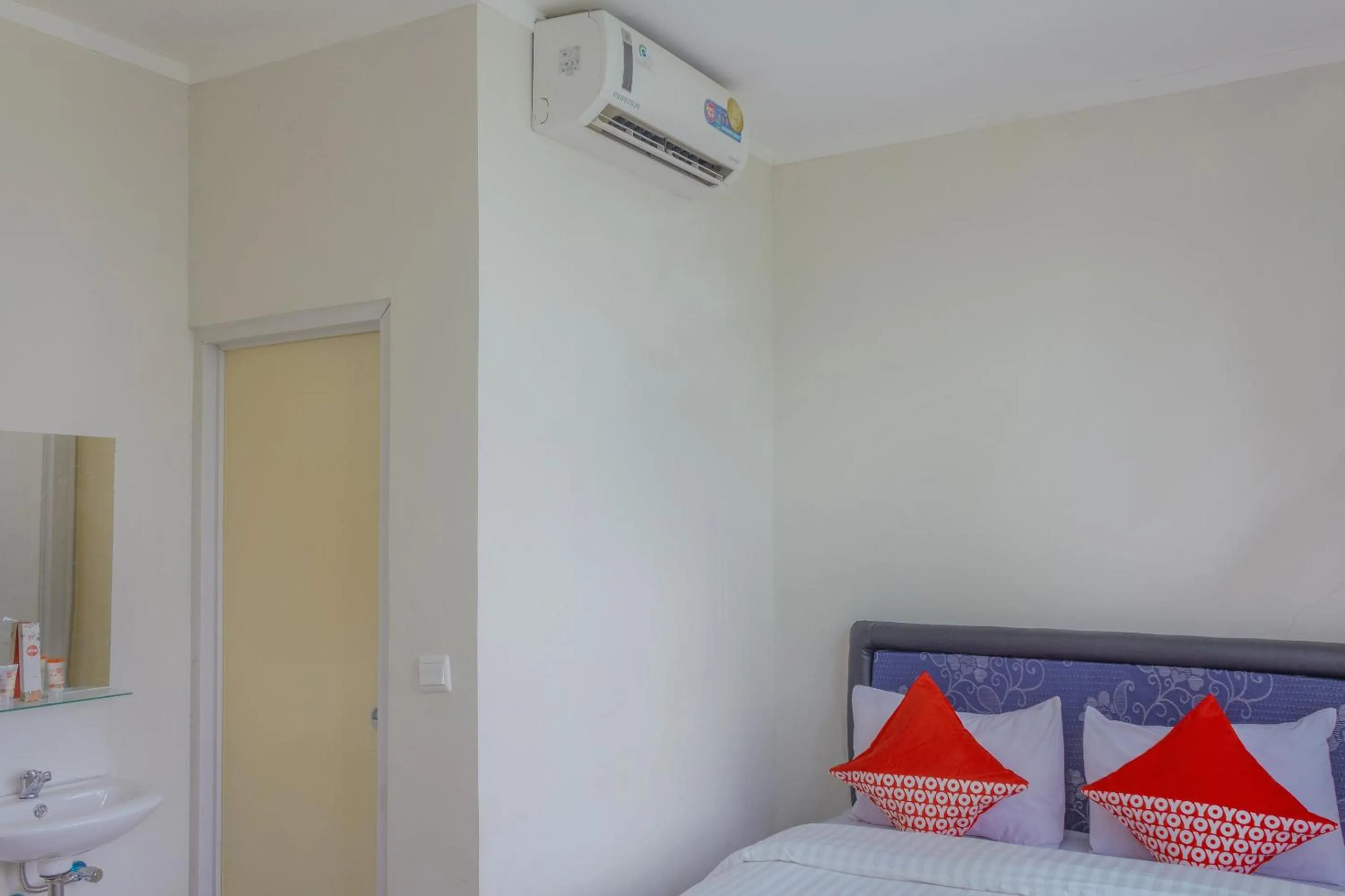 Bedroom, Bed in Hotel O 77 Guesthouse