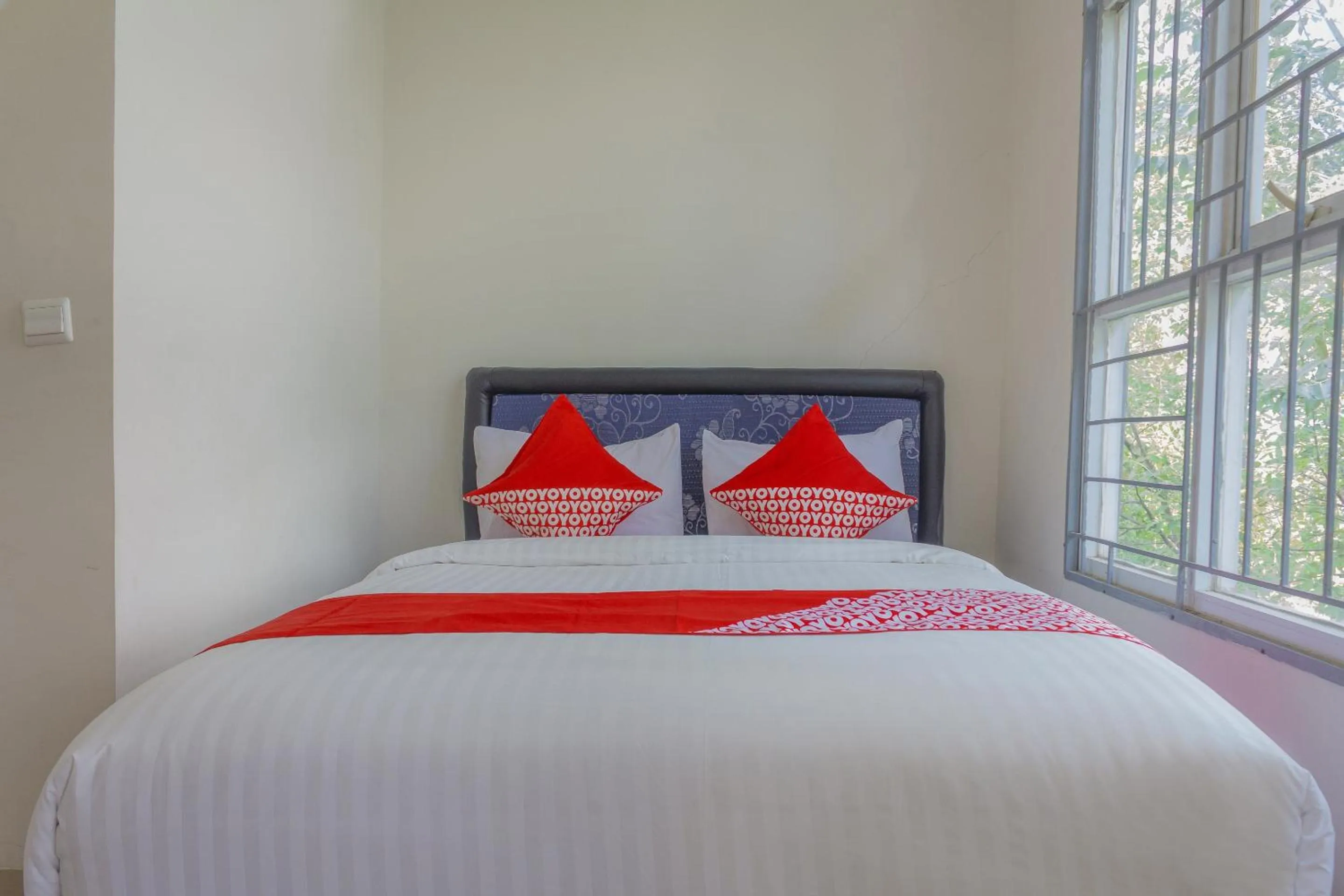 Bedroom, Bed in Hotel O 77 Guesthouse