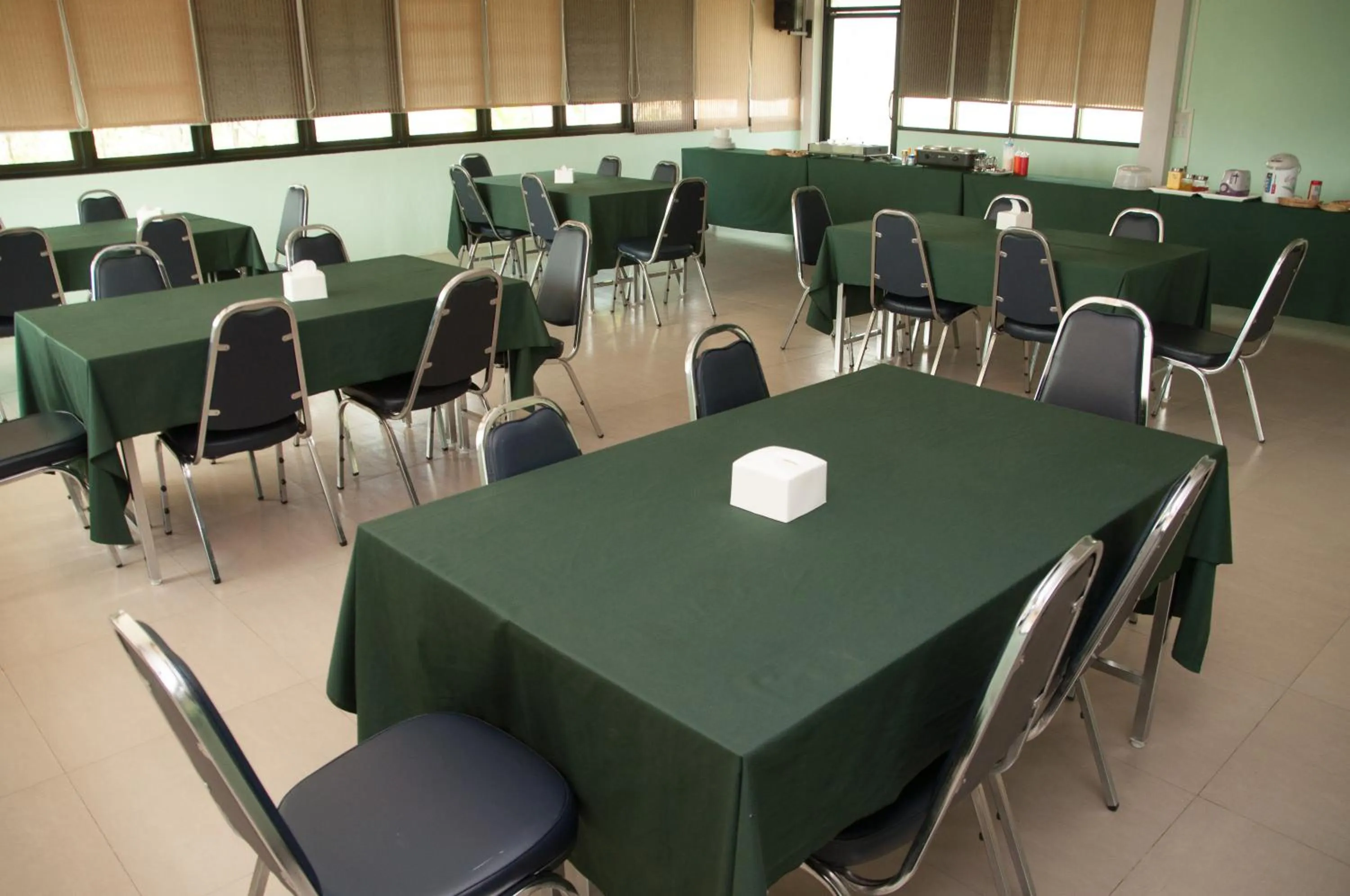 Restaurant/places to eat in A Nice Resort