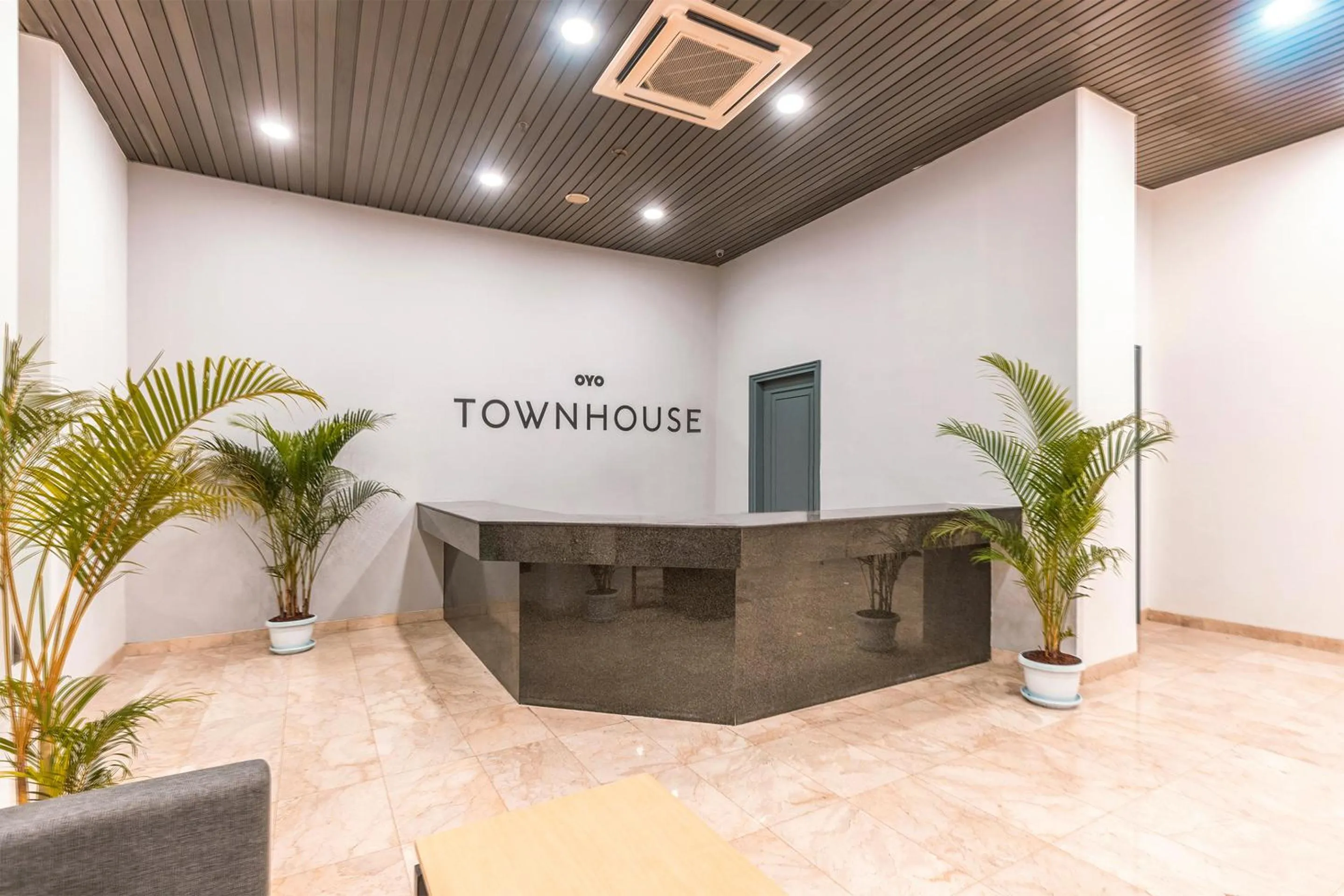 Lobby or reception in Super OYO Townhouse 2 Hotel Gunung Sahari
