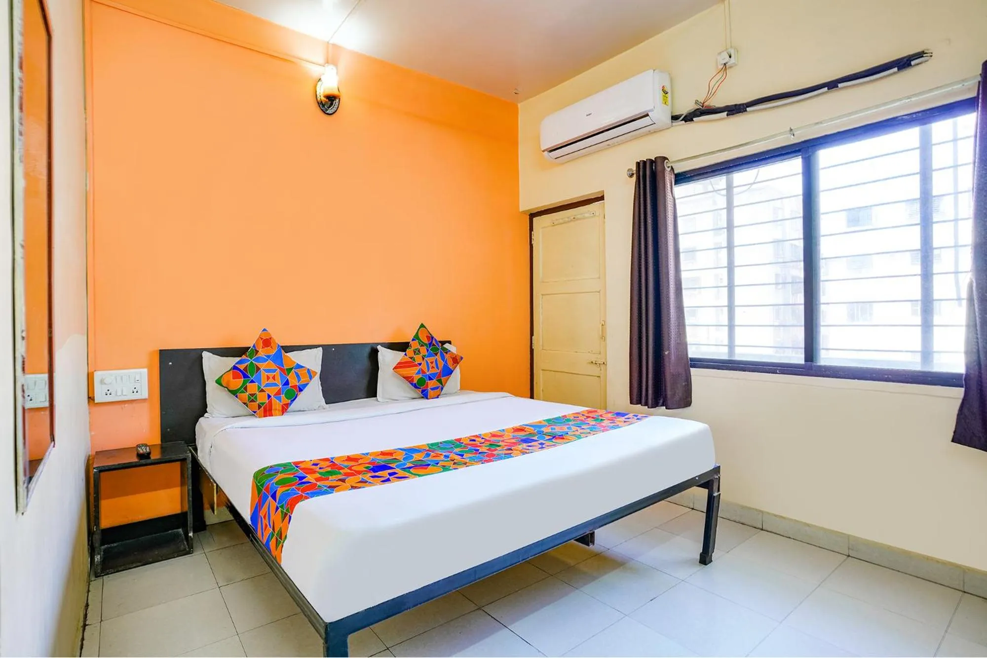 Photo of the whole room, Bed in Via Ravikiran