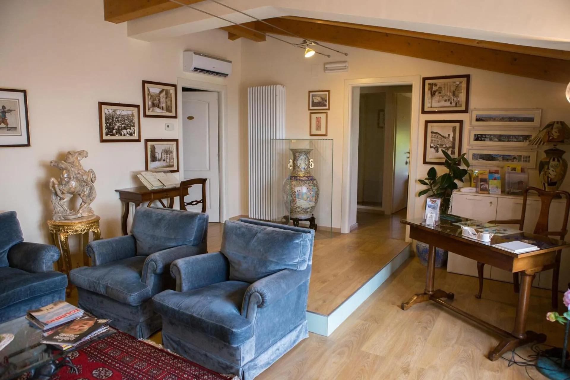 Communal lounge/ TV room in B&B Spring