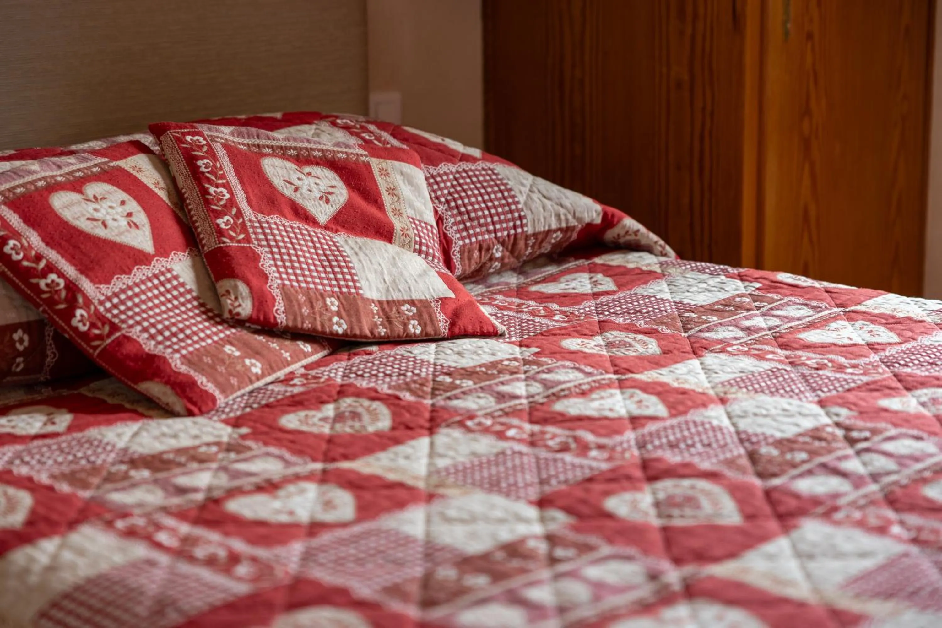 Bedroom, Bed in Le Bouton d'Or