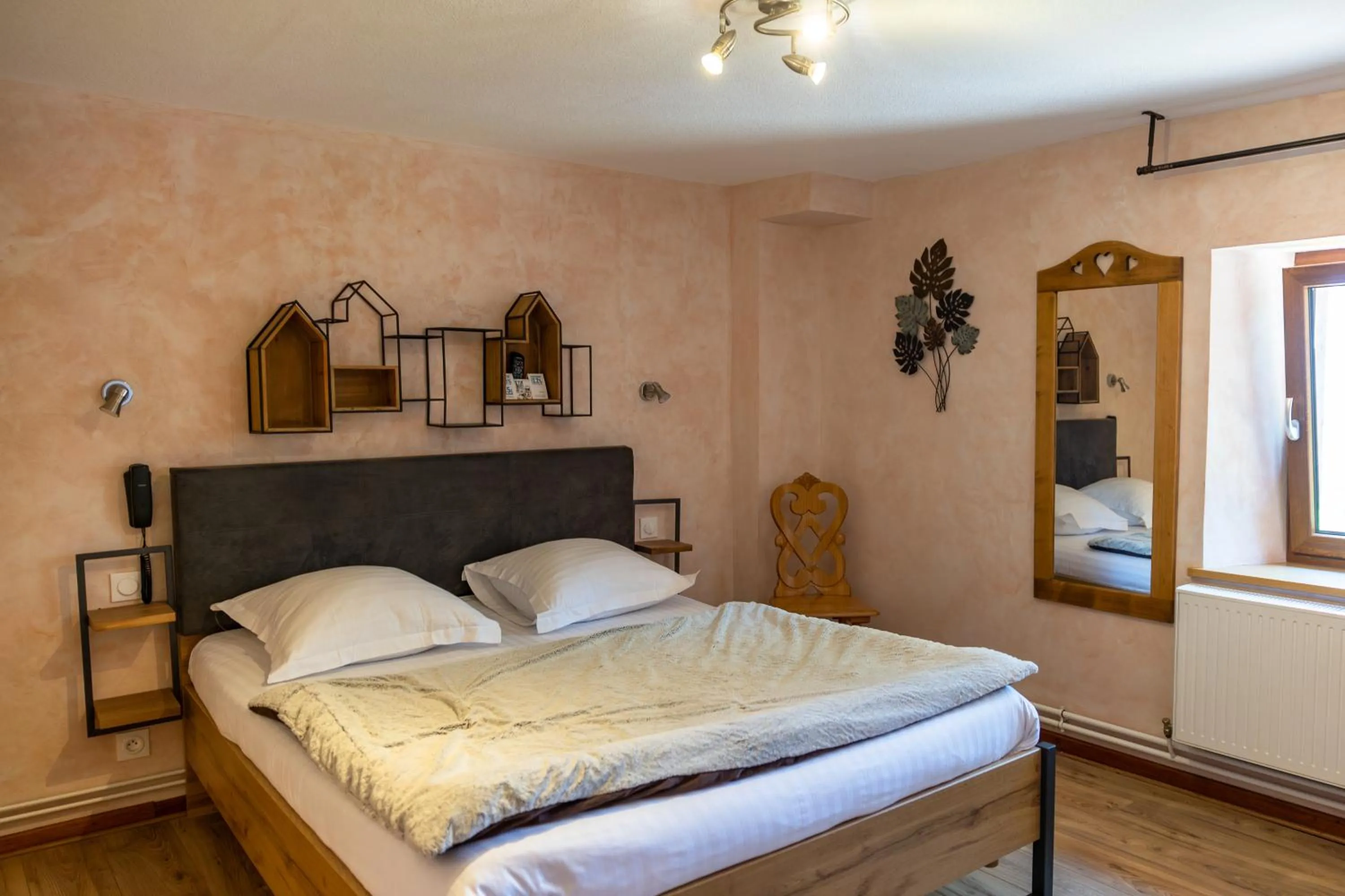 Bedroom, Bed in Le Bouton d'Or