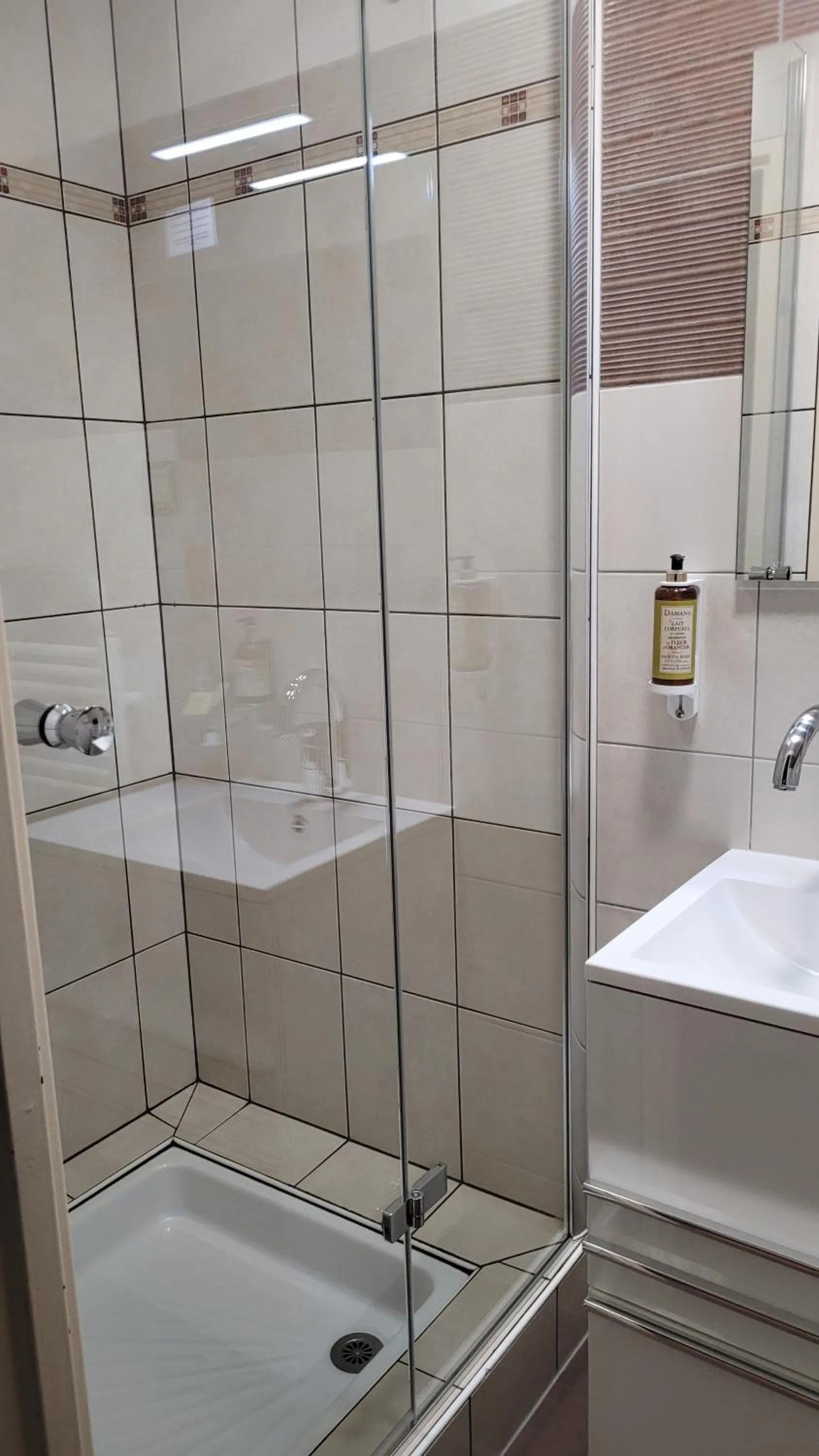 Bathroom in Le Bouton d'Or