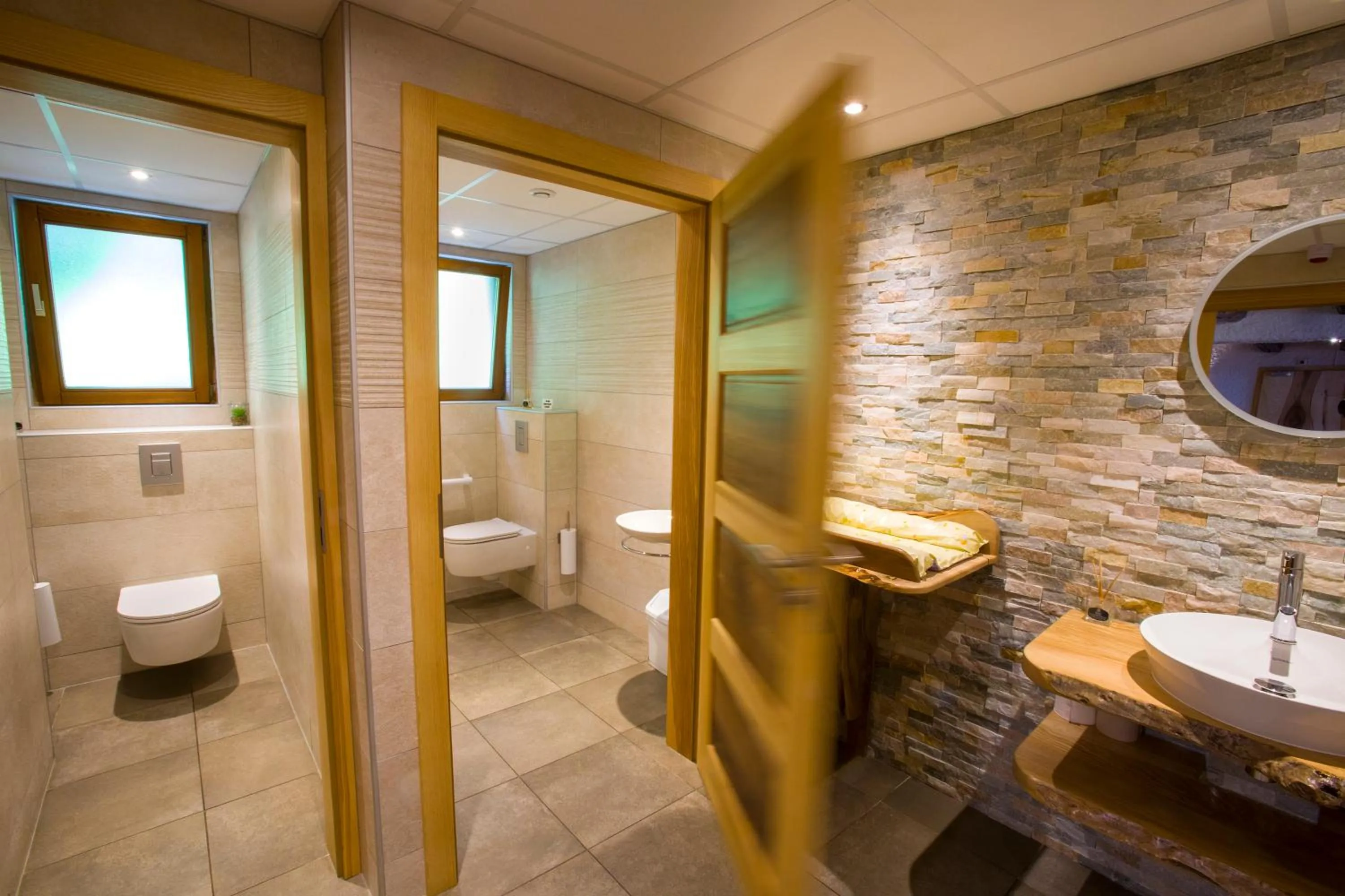 Toilet in Le Bouton d'Or