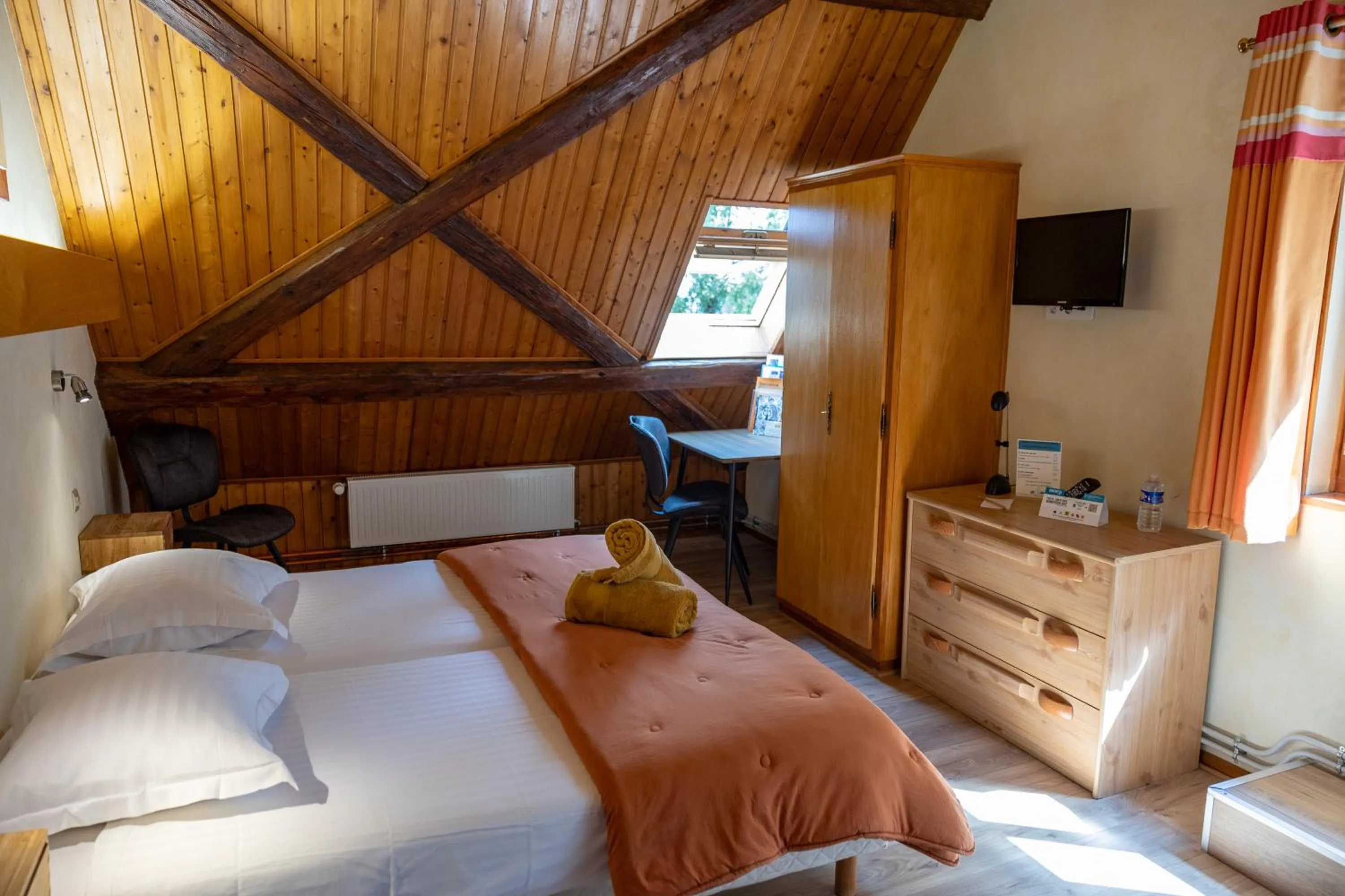 Bedroom, Bed in Le Bouton d'Or