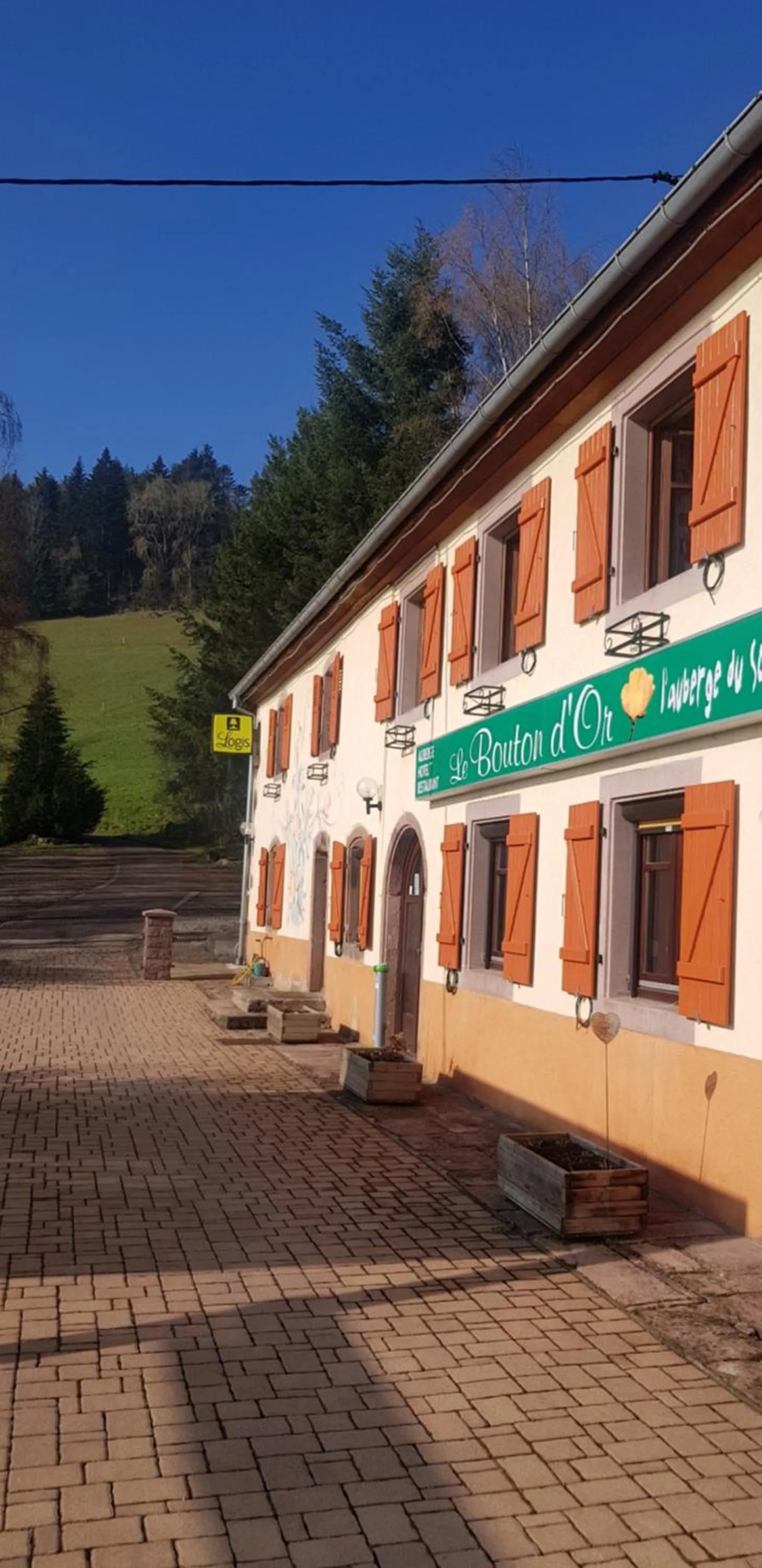 Property building in Le Bouton d'Or