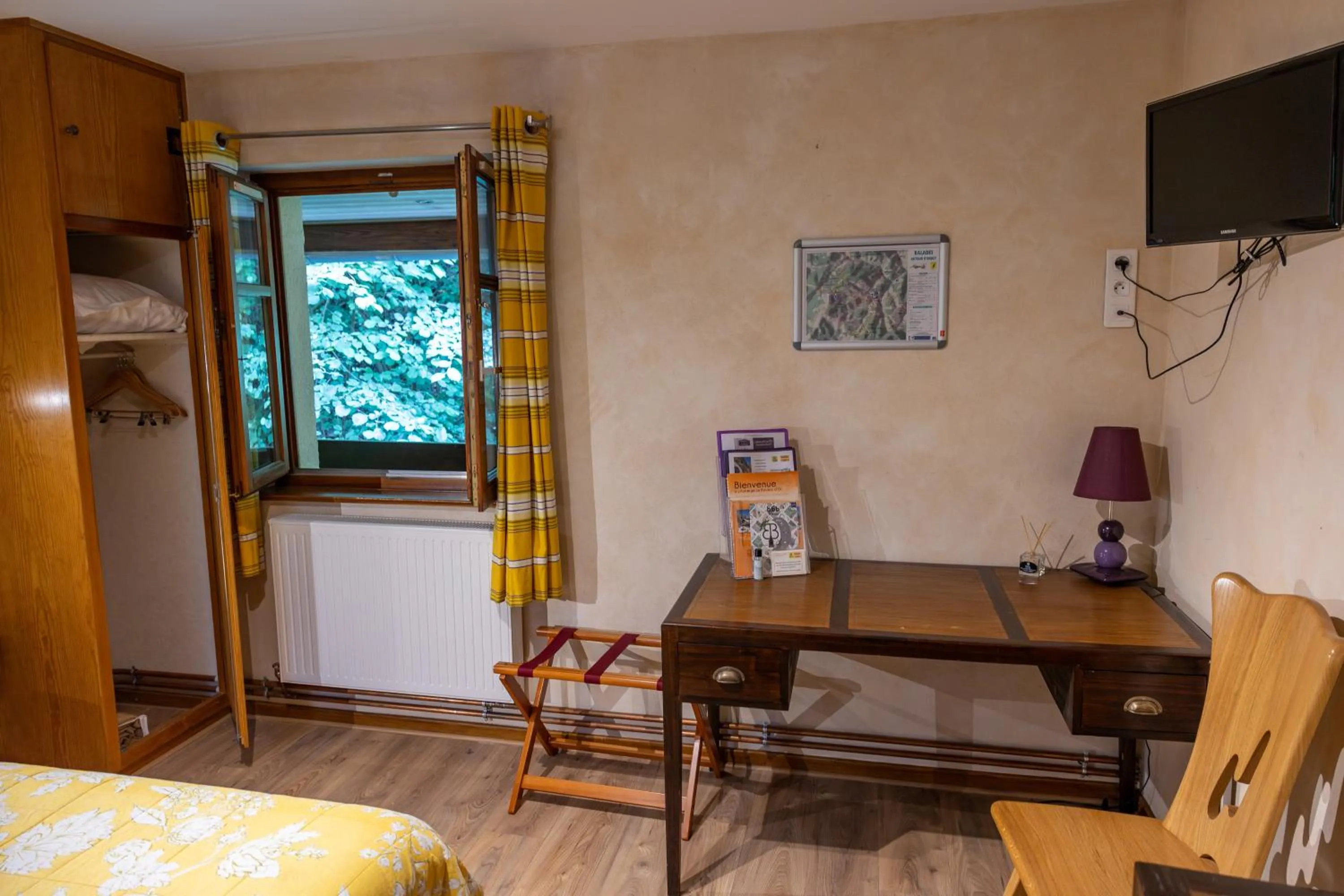 Bedroom, Bed in Le Bouton d'Or