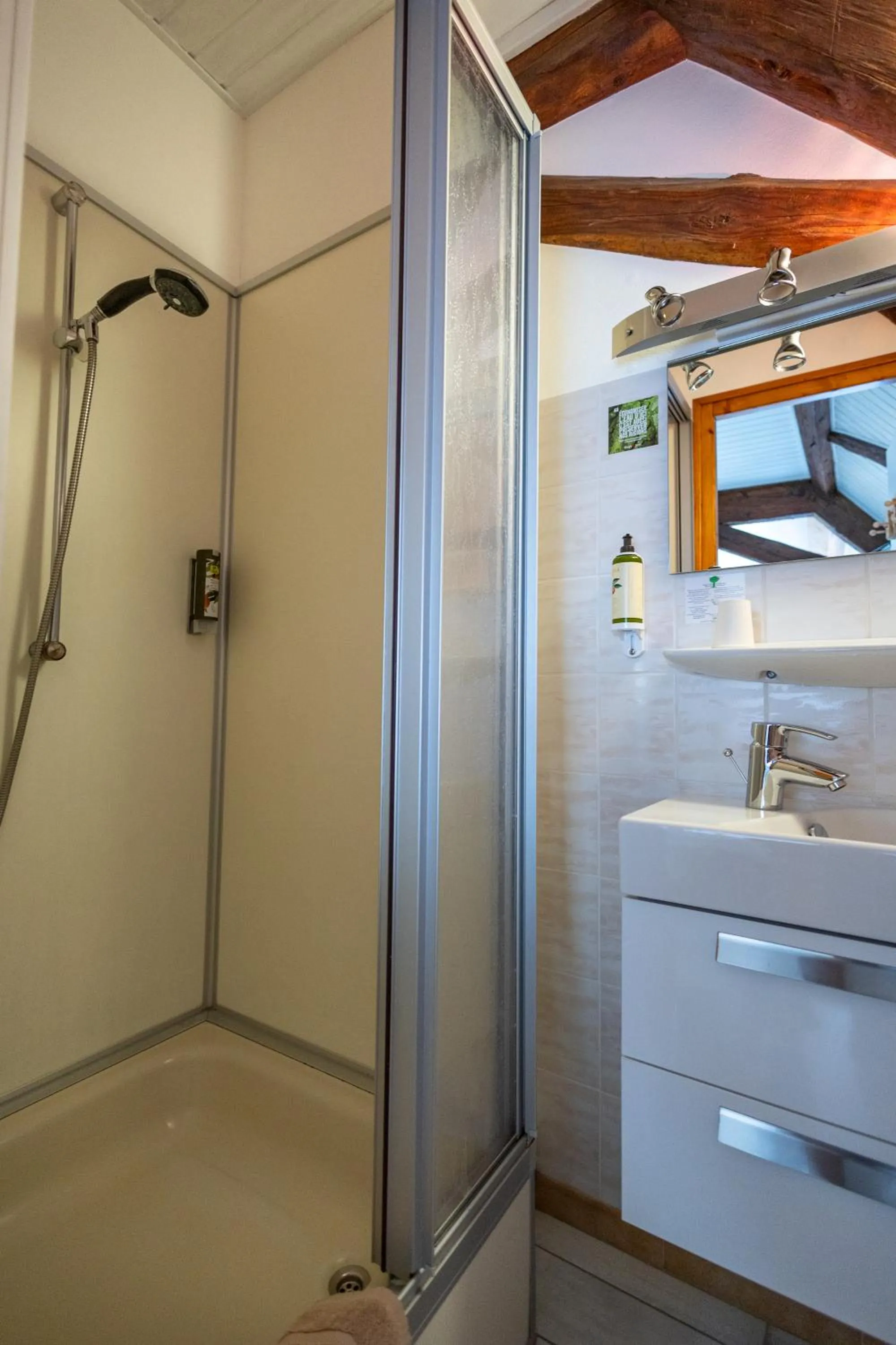 Bathroom in Le Bouton d'Or