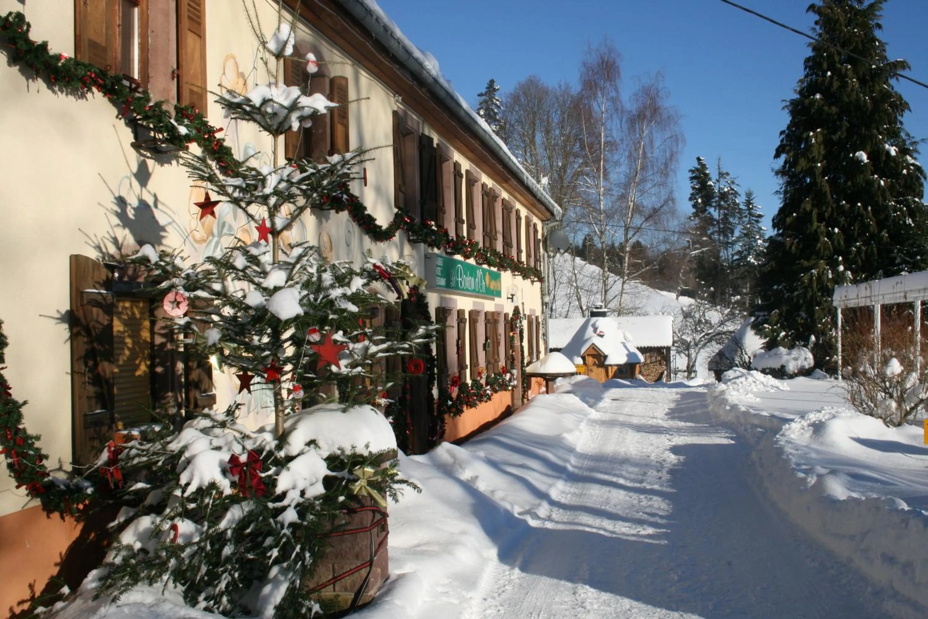 Facade/entrance in Le Bouton d'Or