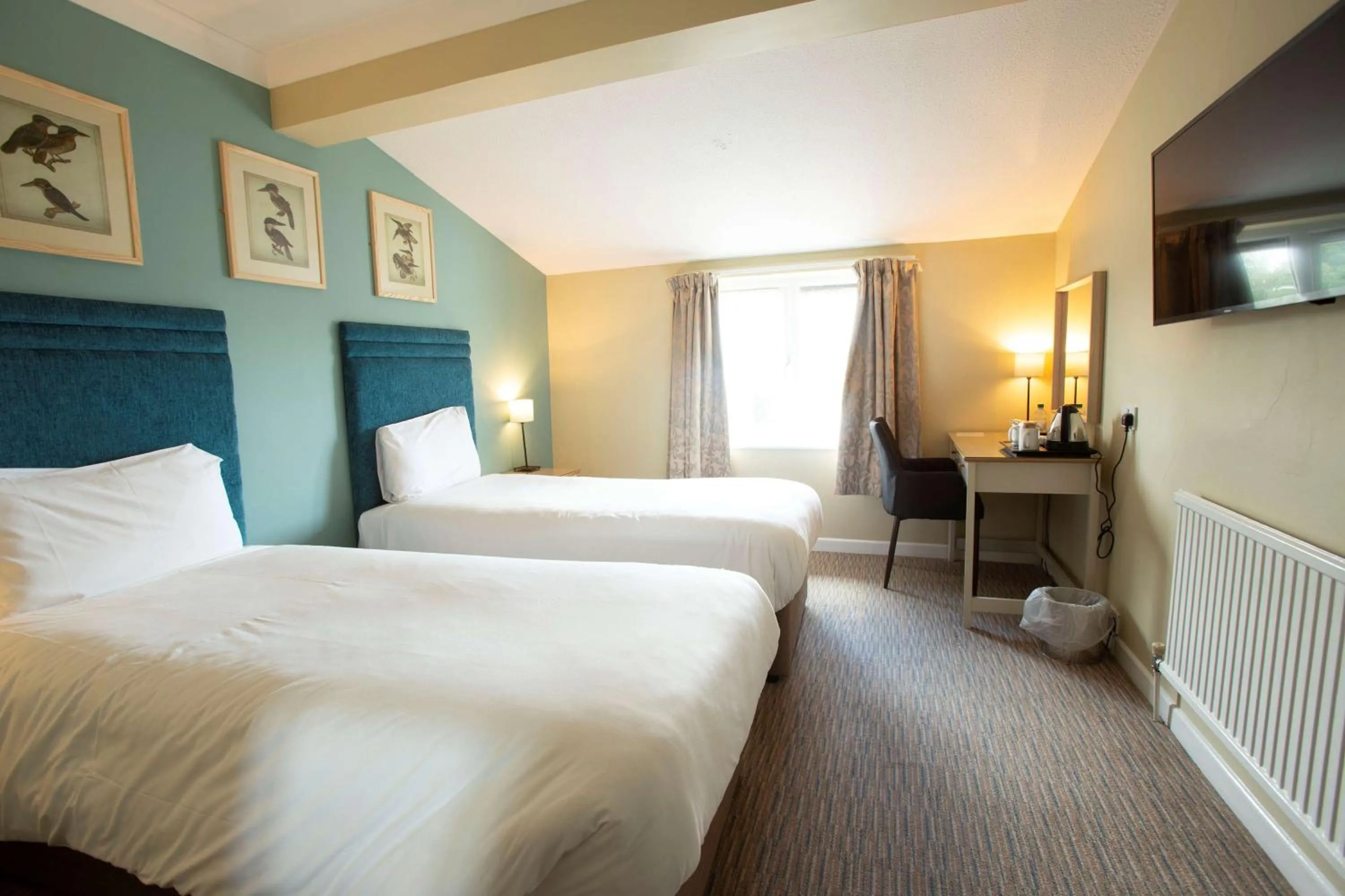 Photo of the whole room, Bed in The Bridge House; BW Signature Collection