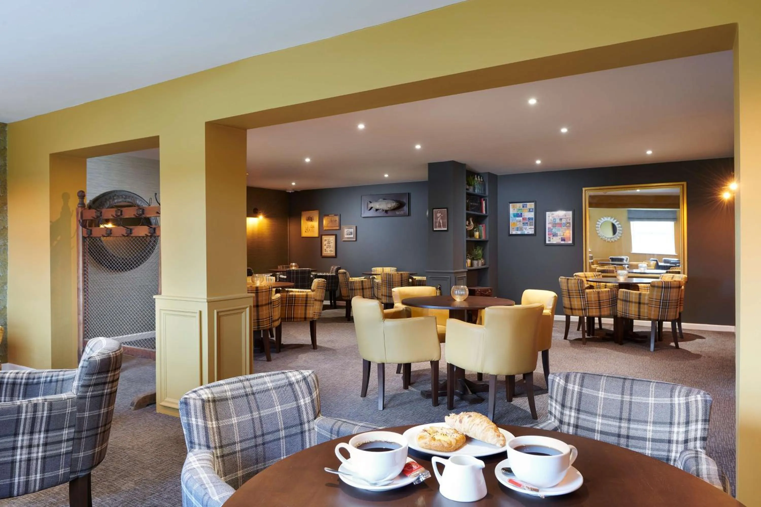 Restaurant/places to eat in The Bridge House; BW Signature Collection