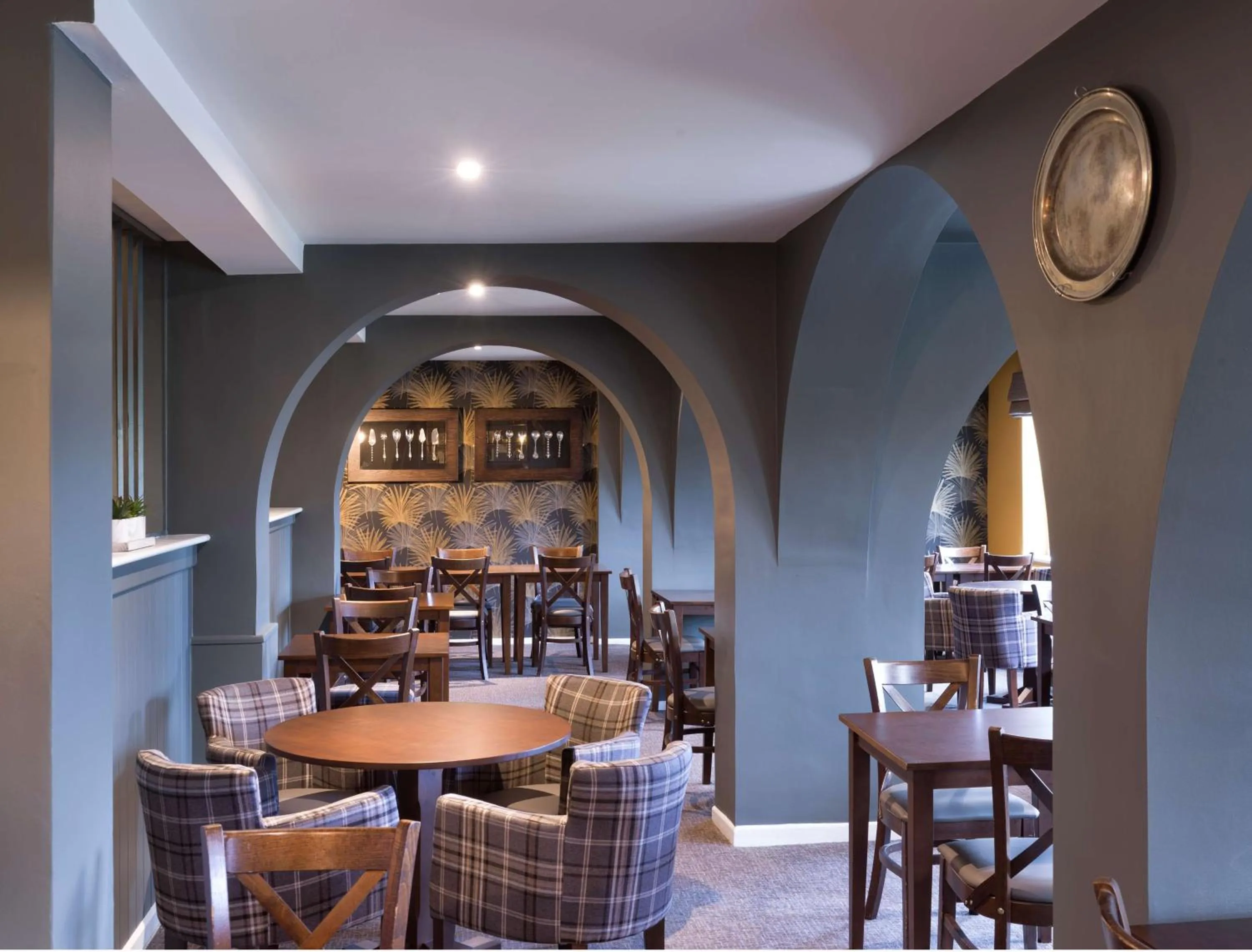 Restaurant/places to eat in The Bridge House; BW Signature Collection