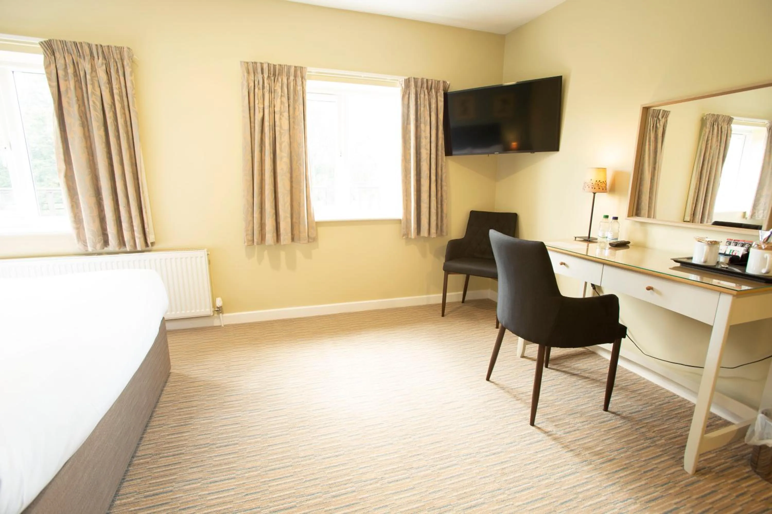 TV and multimedia, Bed in The Bridge House; BW Signature Collection