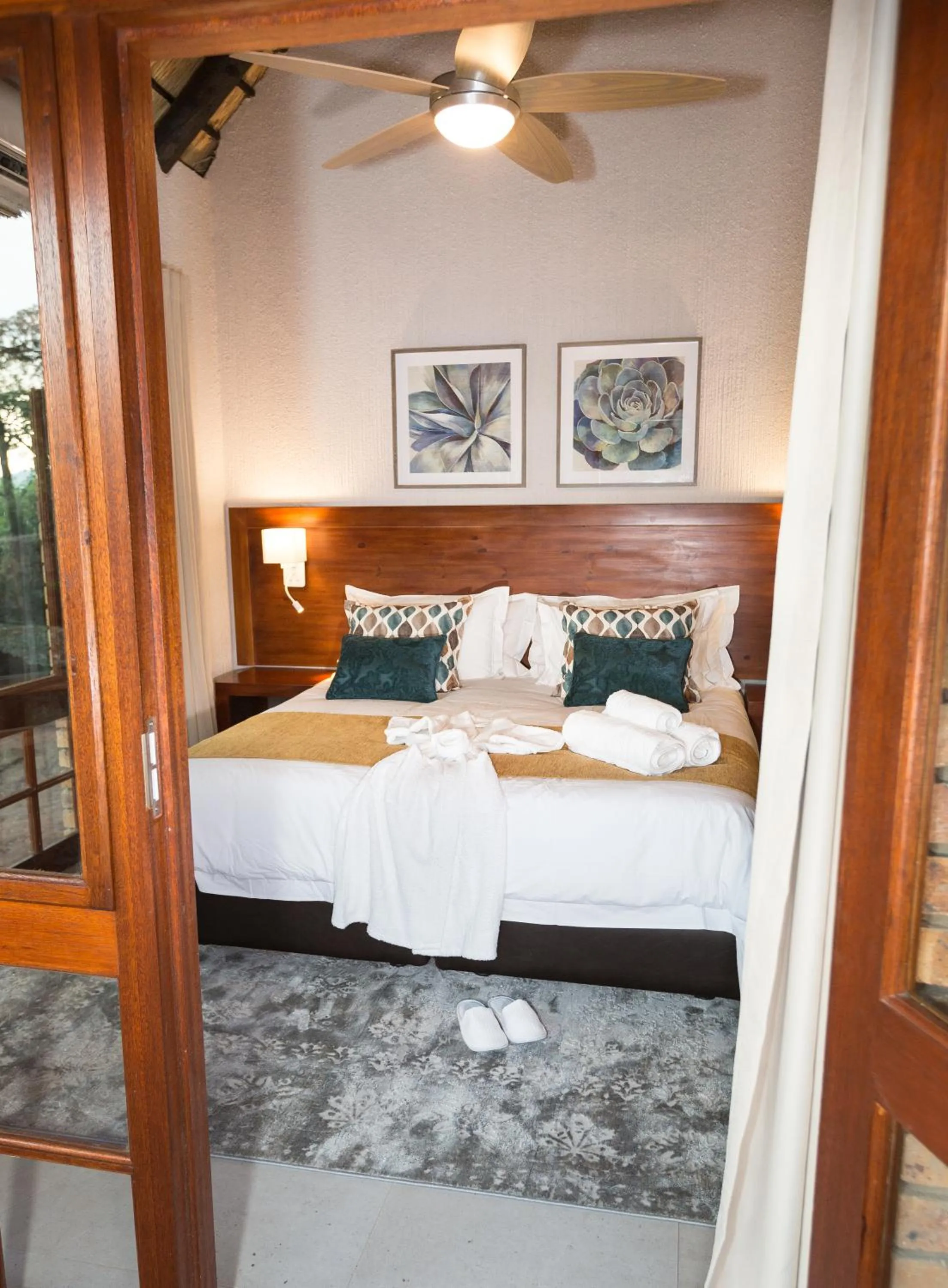 Bedroom, Bed in Kruger Park Lodge Unit No. 611