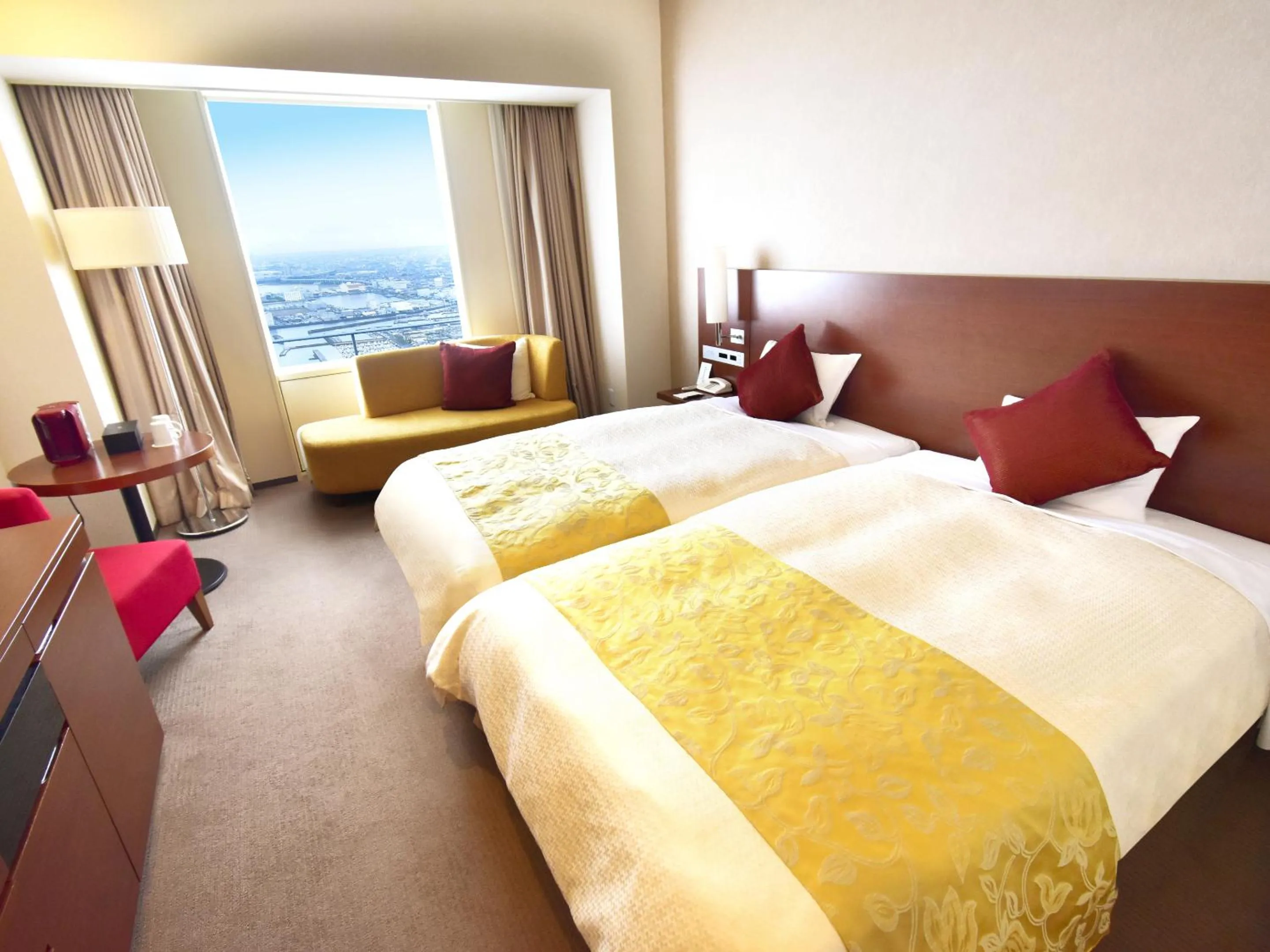 Photo of the whole room, Bed in Star Gate Hotel Kansai Airport