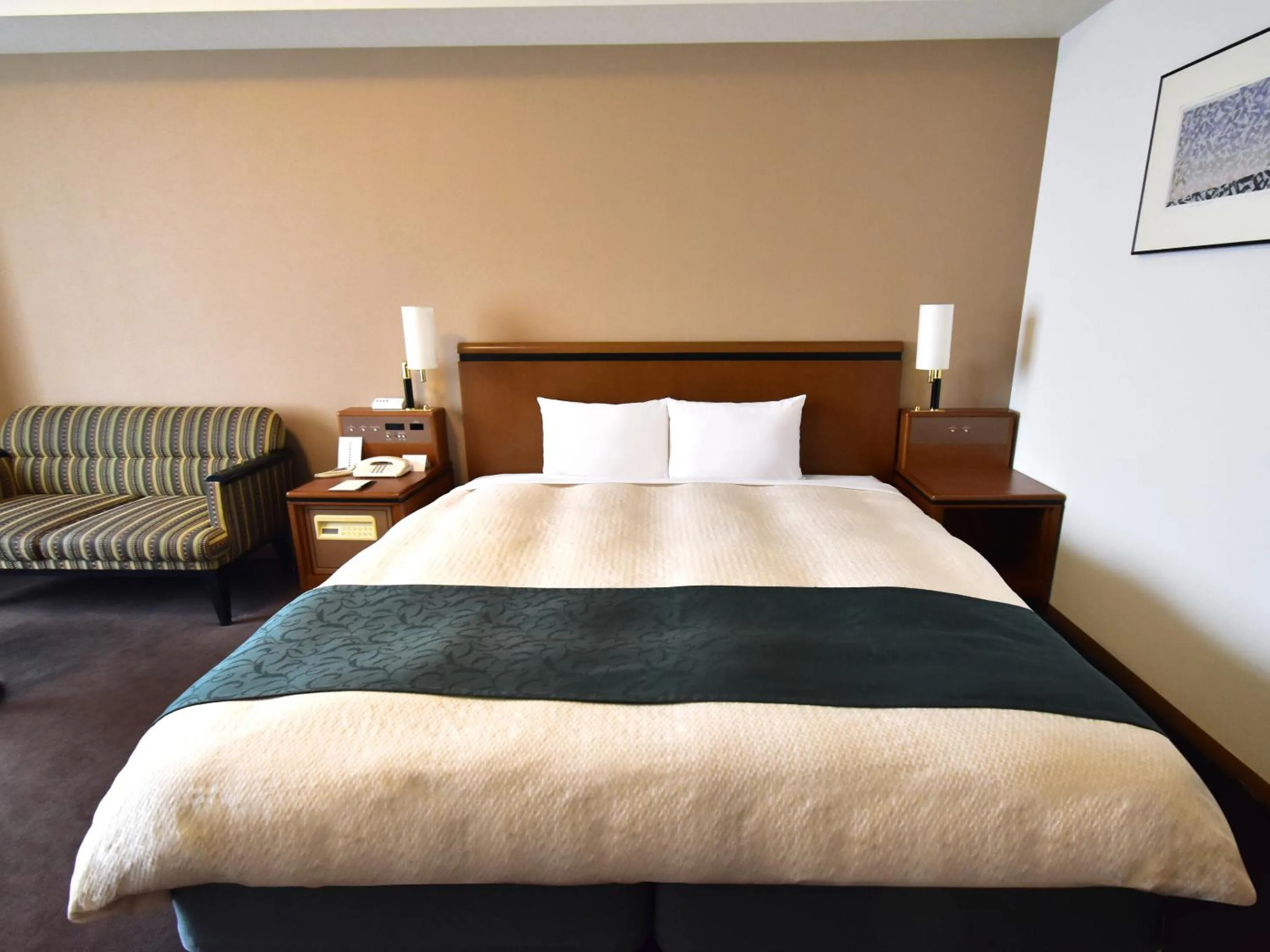 Photo of the whole room, Bed in Star Gate Hotel Kansai Airport