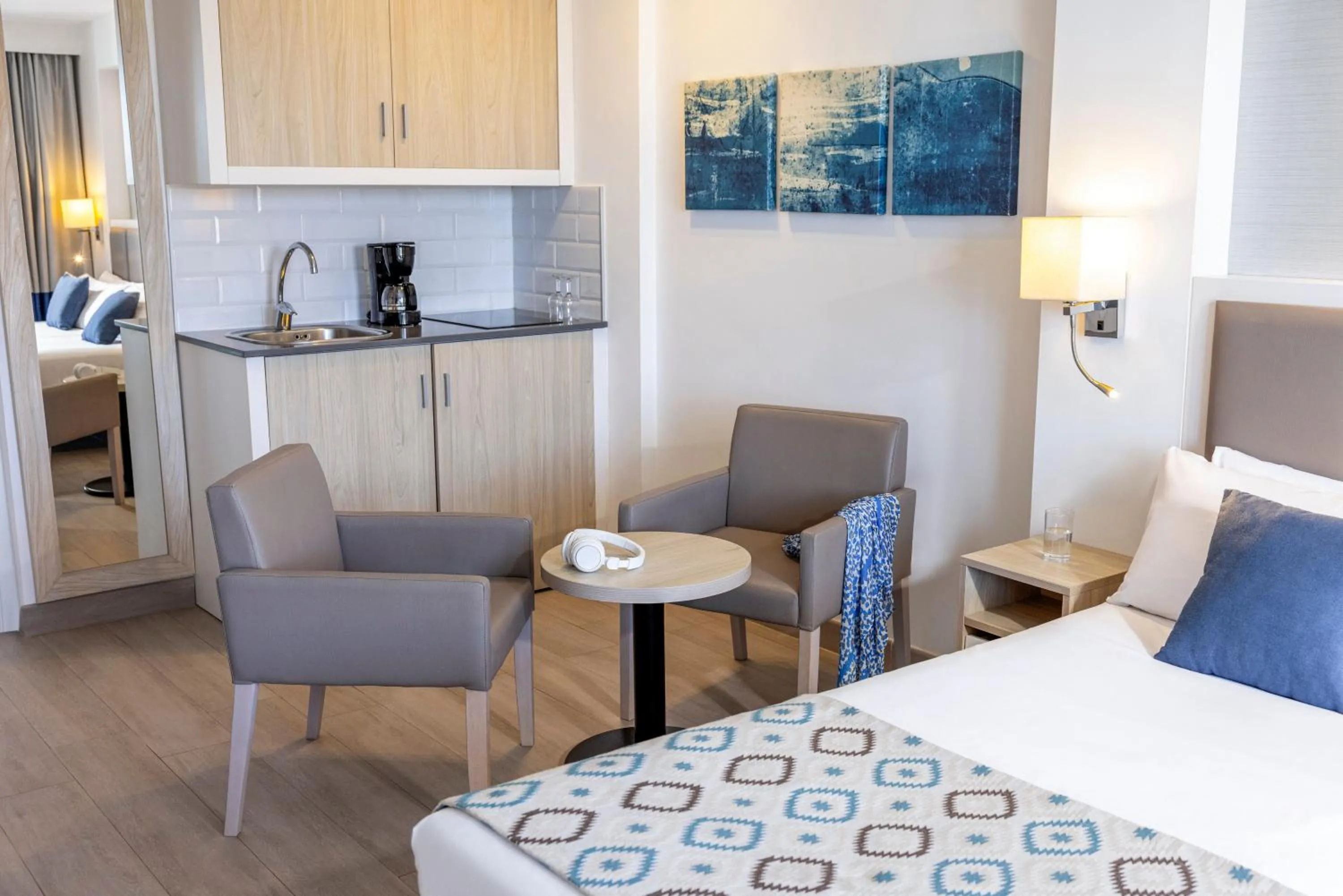 Living room, Bed in Grupotel Alcudia Pins