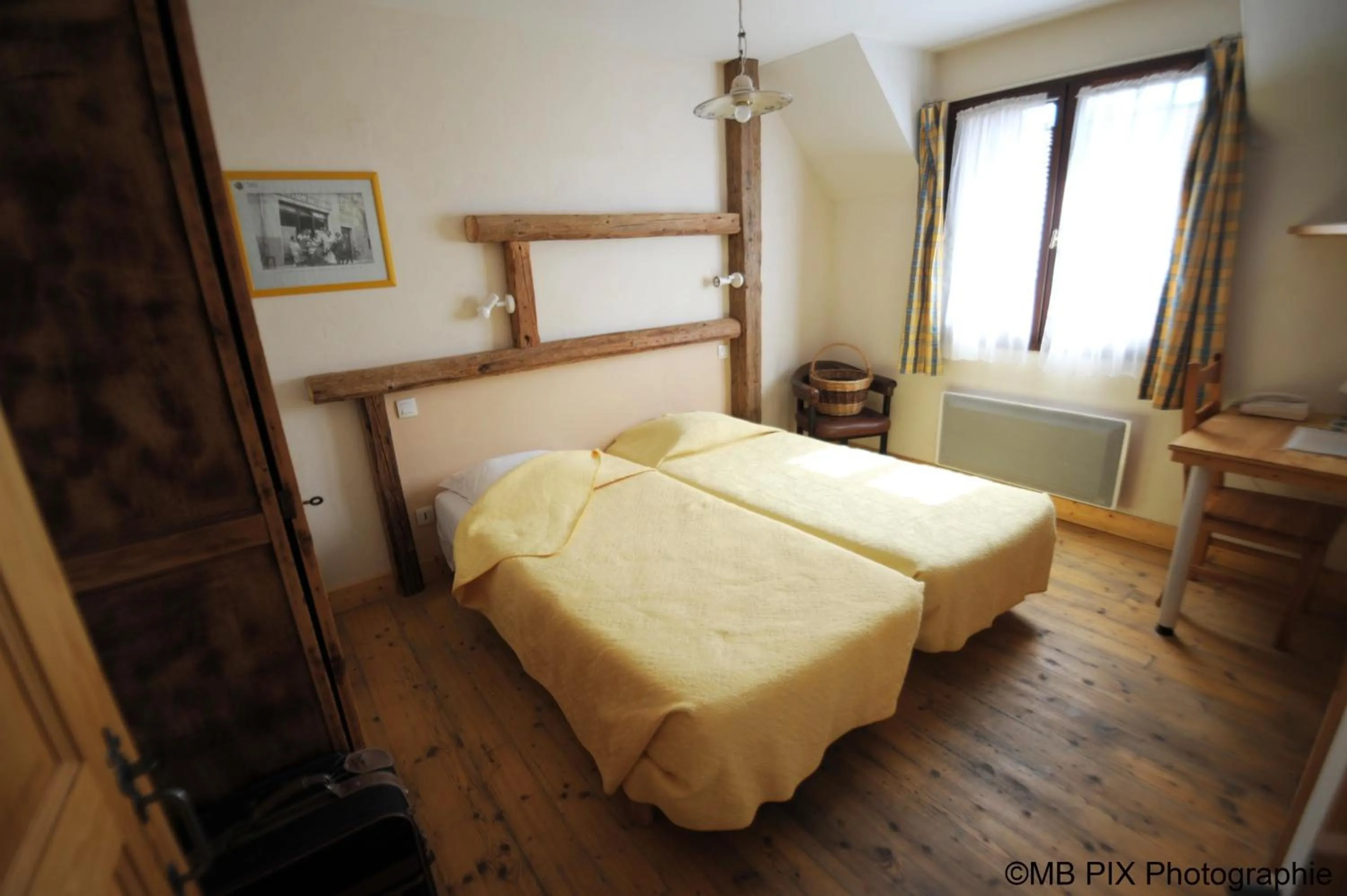 Bedroom, Bed in Auberge d'Anthy