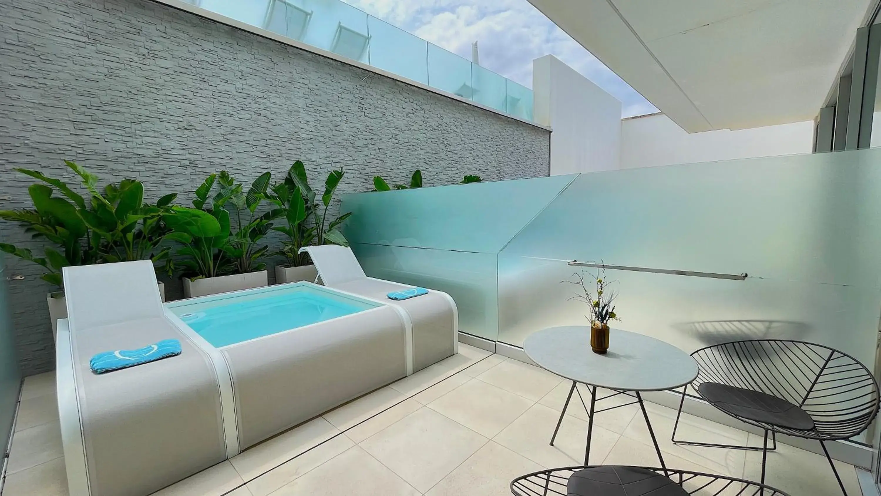 Deluxe Large Double Room with Mini Pool in Posia Retreat & Spa UNA Esperienze Deluxe Large Double Room with Mini Pool in Posia Retreat & Spa UNA Esperienze