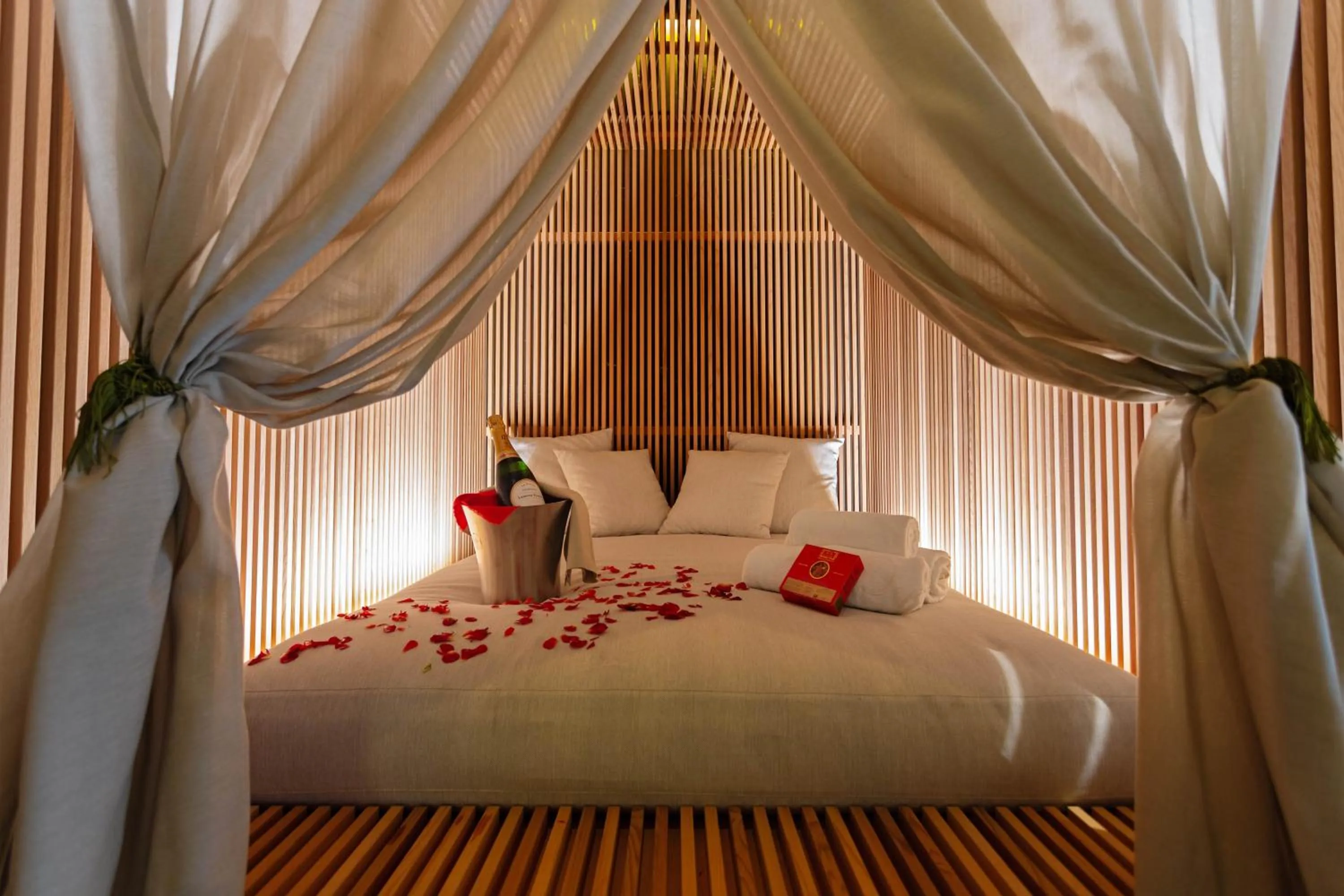 Massage, Bed in Posia Retreat & Spa UNA Esperienze