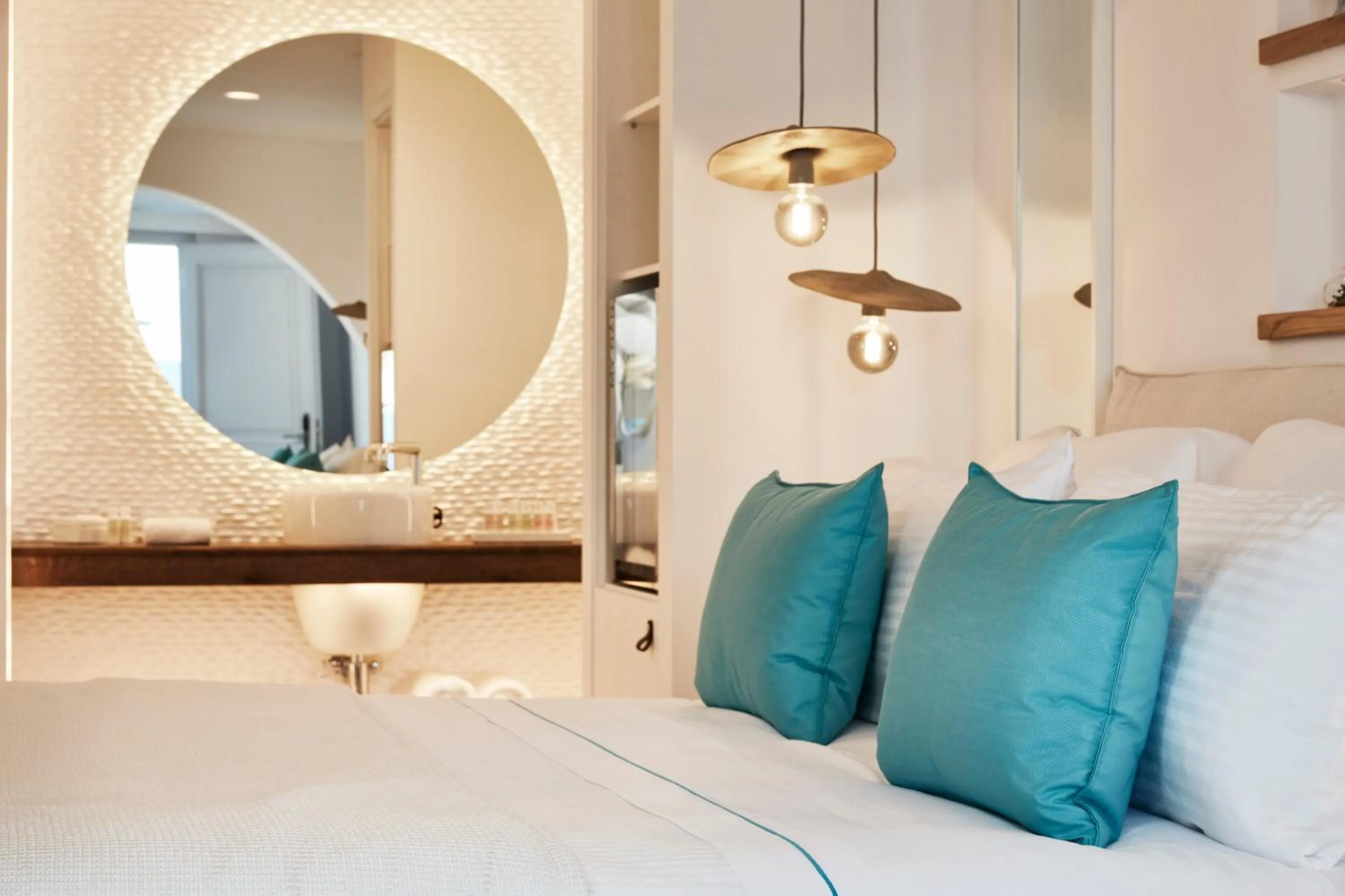 Bedroom, Bed in Nikki Beach Resort & Spa Santorini