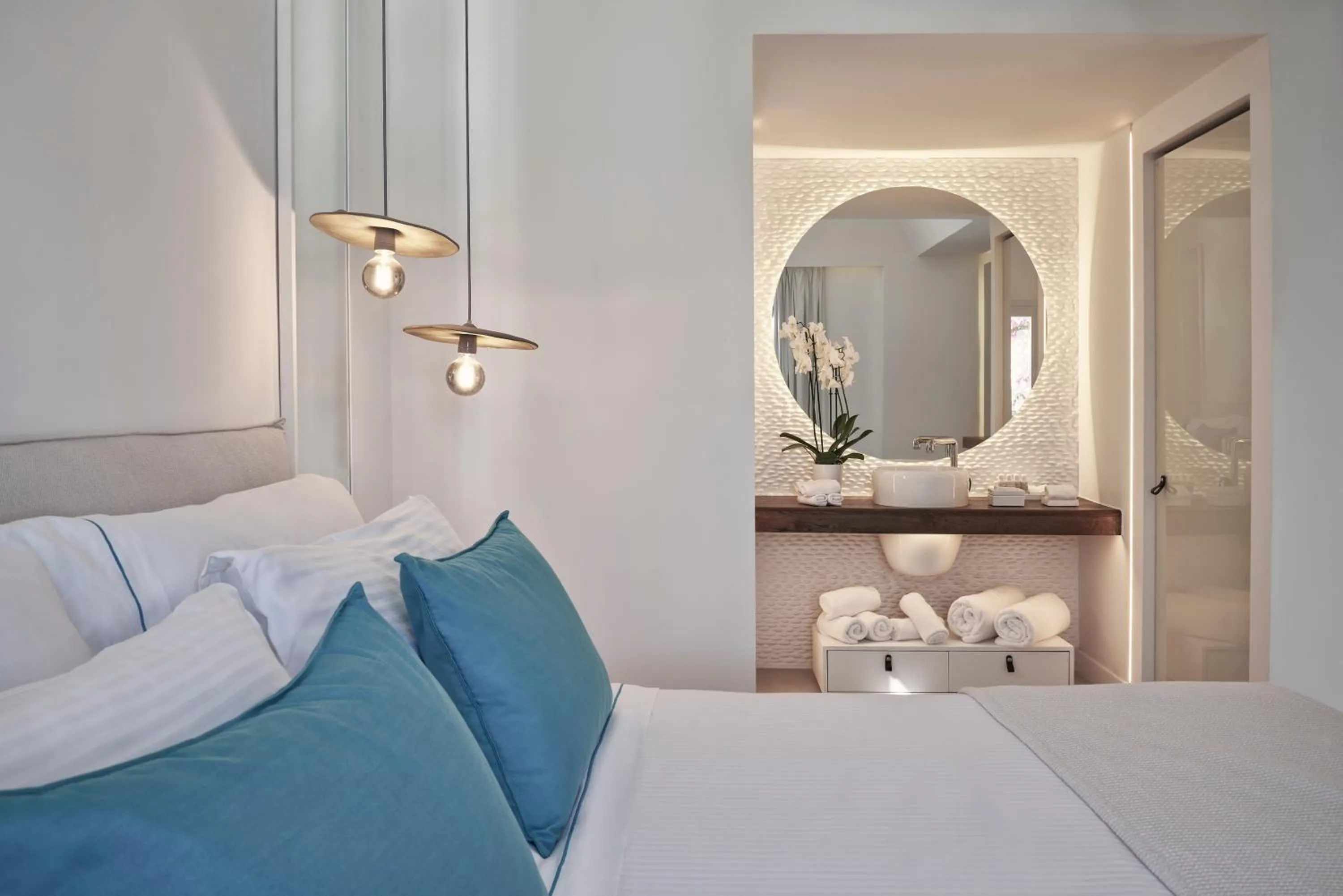Bedroom, Bed in Nikki Beach Resort & Spa Santorini