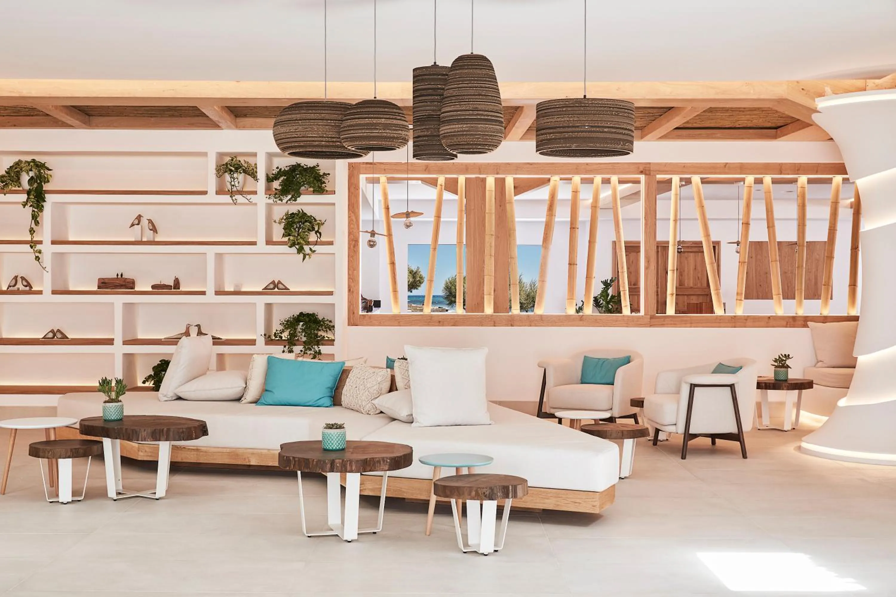 Lounge or bar in Nikki Beach Resort & Spa Santorini