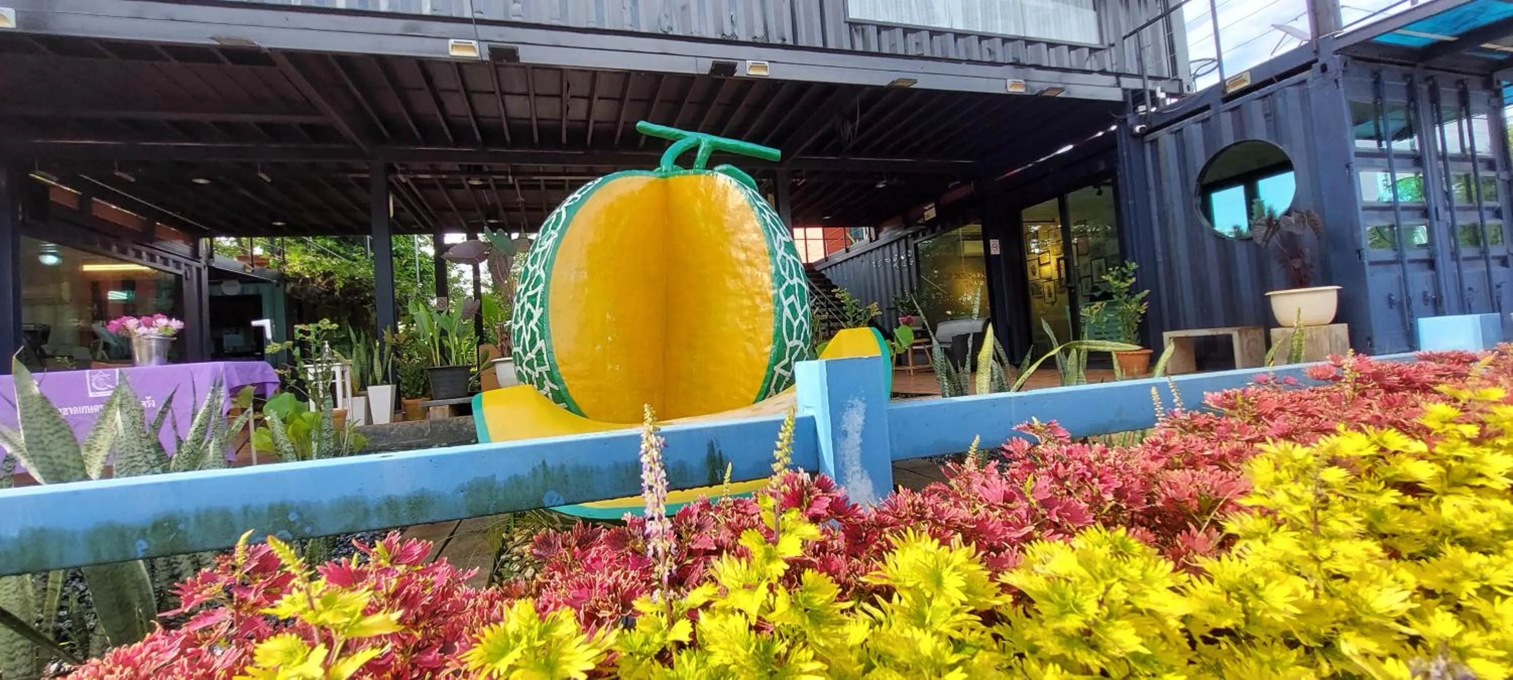 Property building in Kipbox Hotel Trang