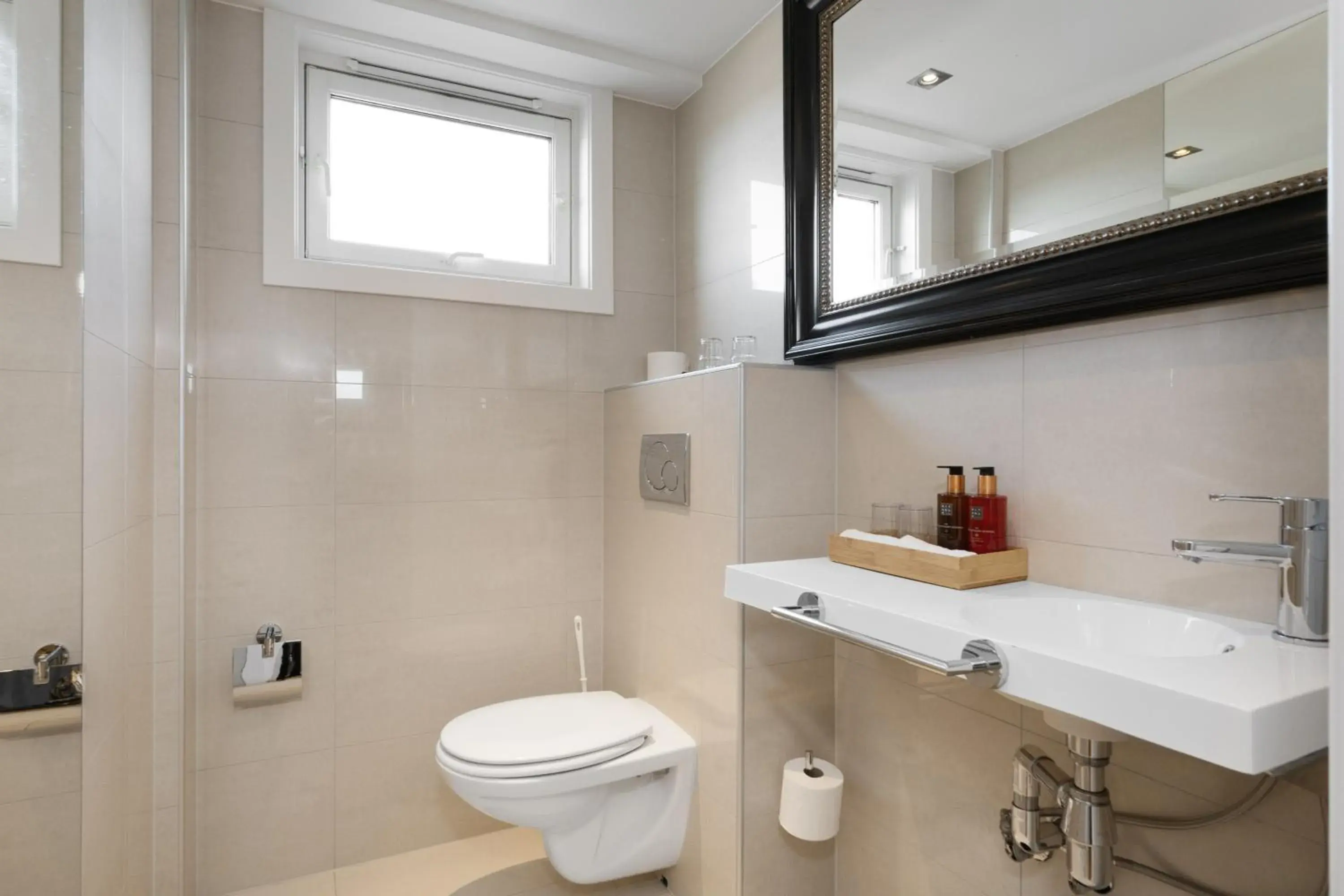 Deluxe King Suite in Frichs Hotel Hamar Deluxe King Suite in Frichs Hotel Hamar