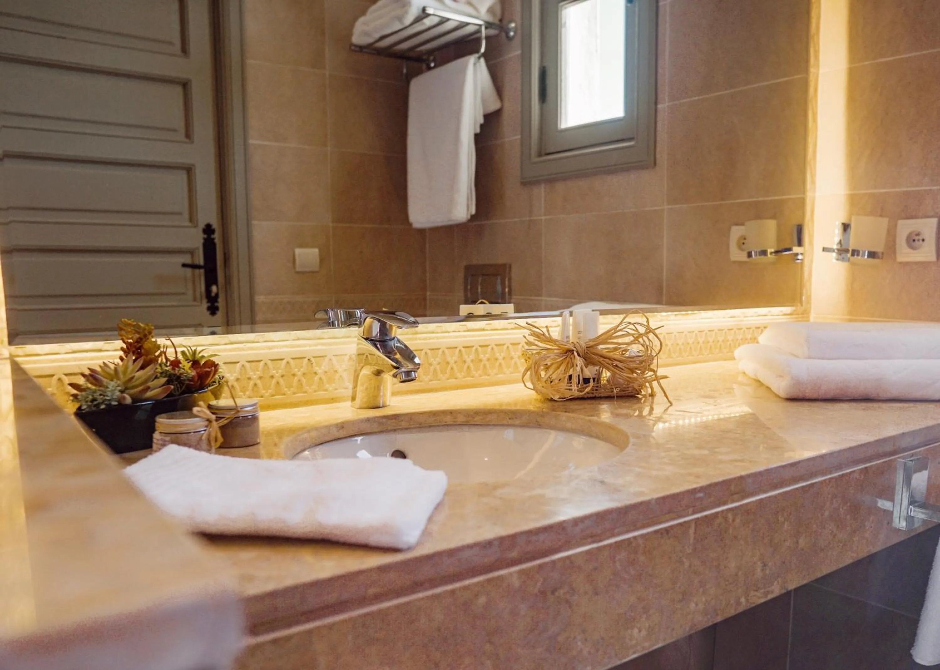 Shower in Riad Zidania