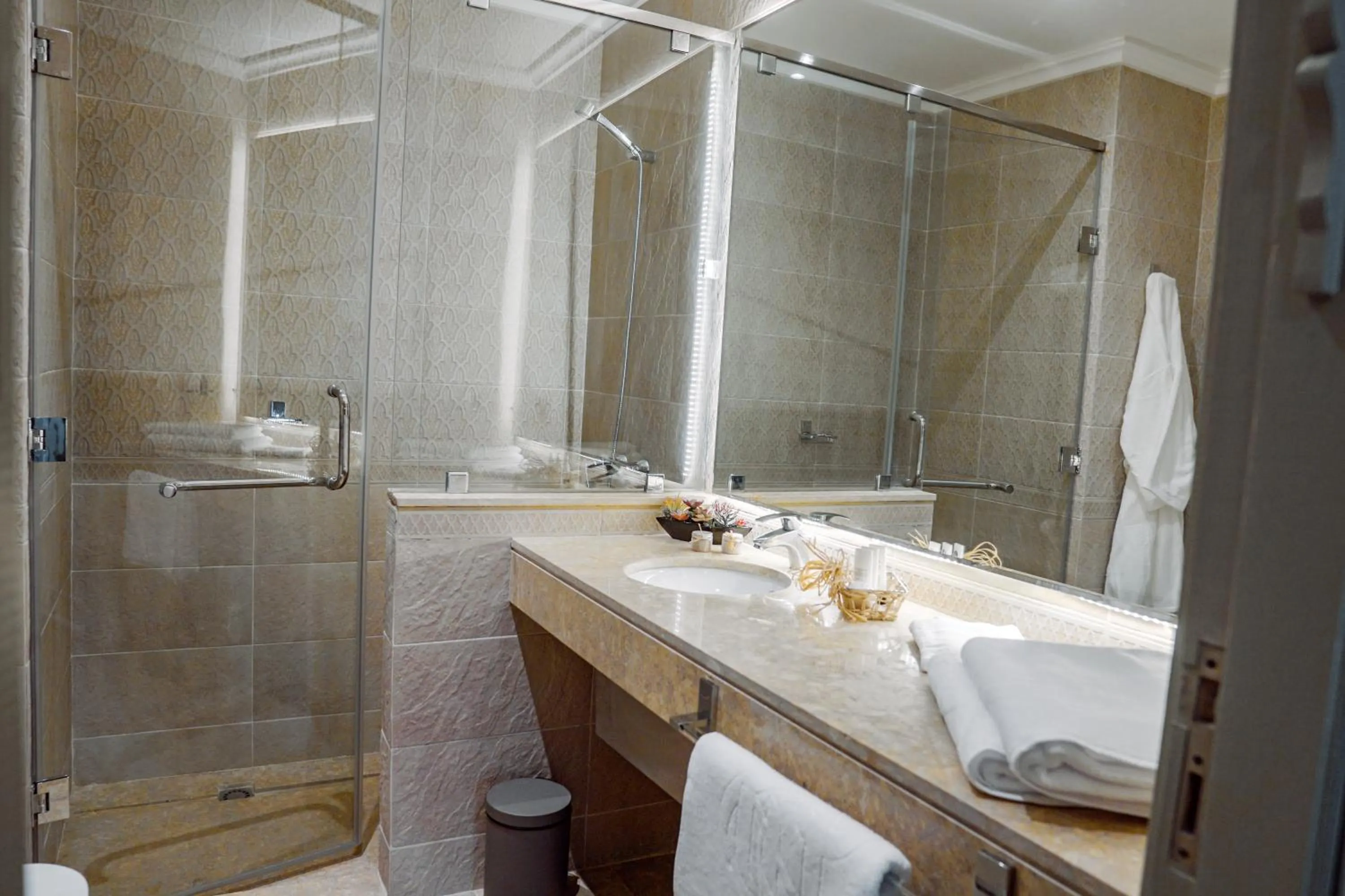 Shower in Riad Zidania