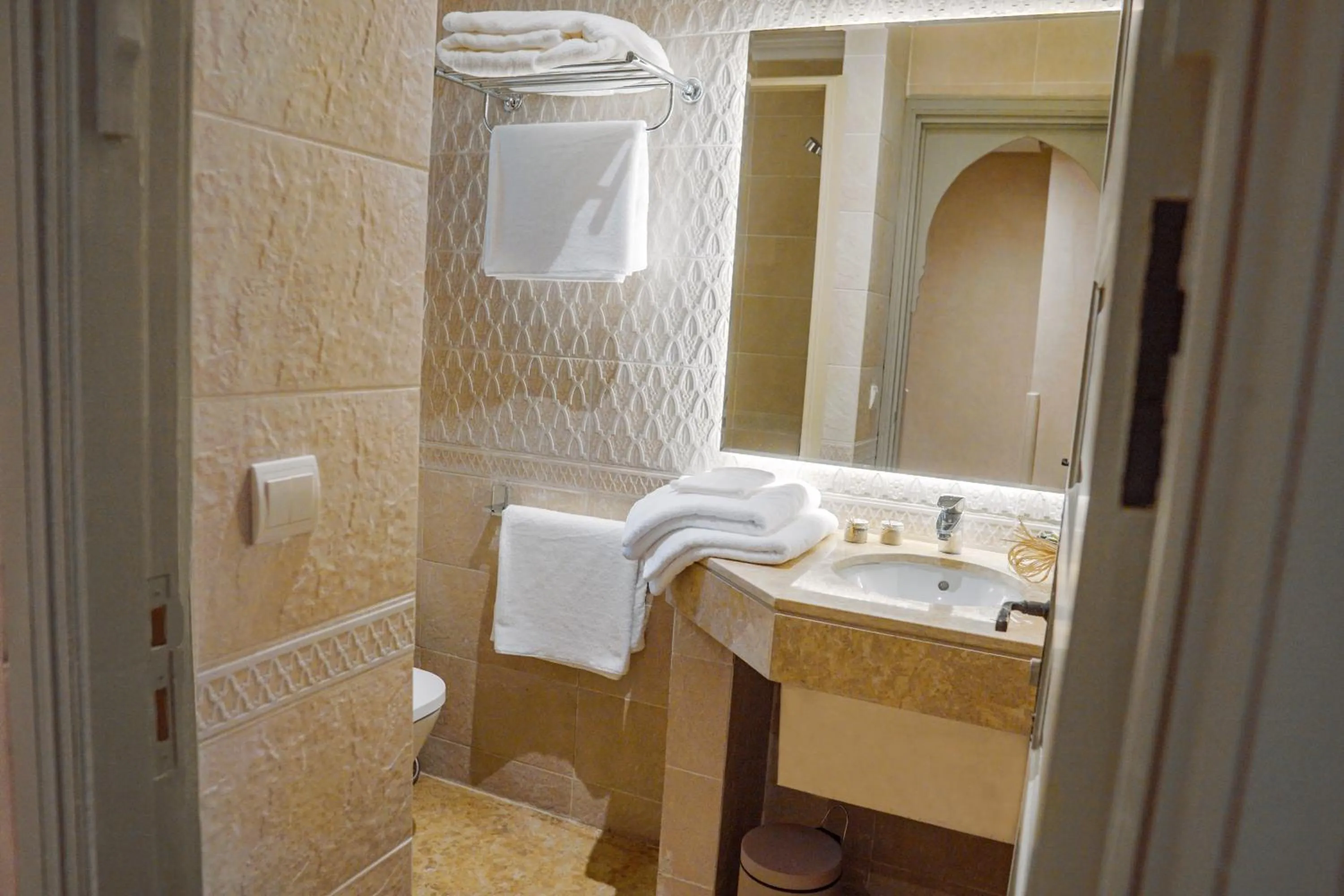 Shower in Riad Zidania