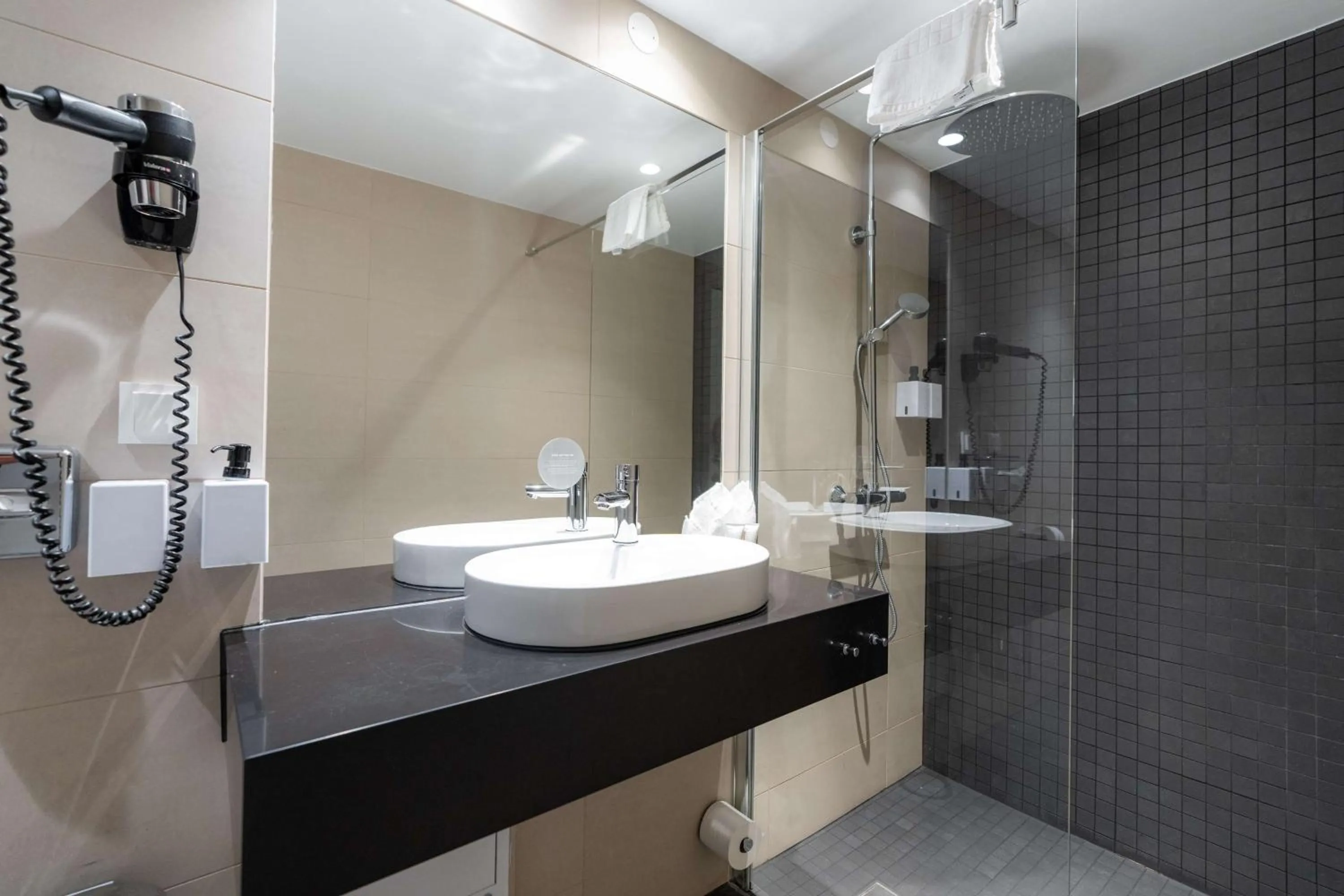 Photo of the whole room in Scandic Ishavshotel