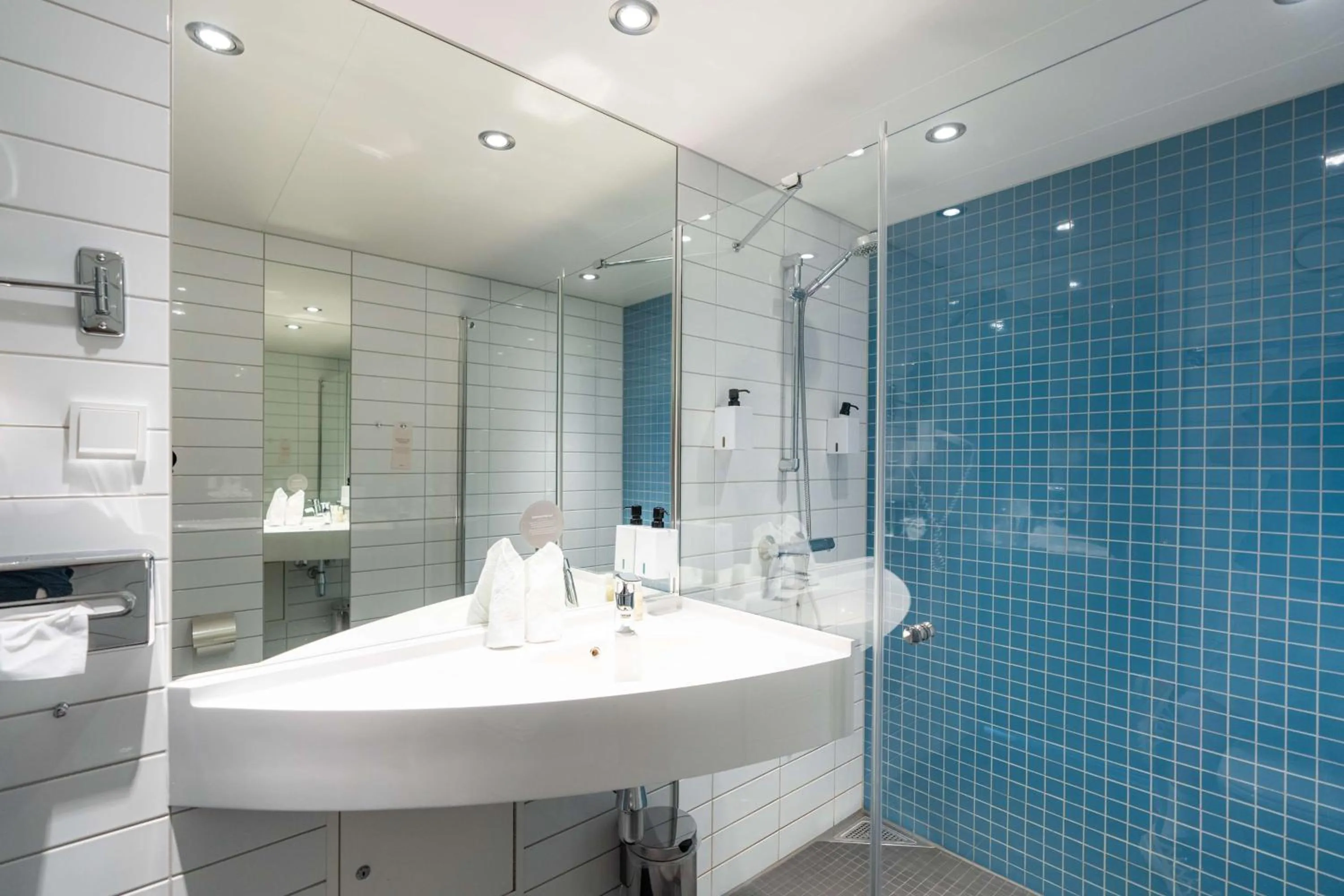 Bathroom in Scandic Ishavshotel