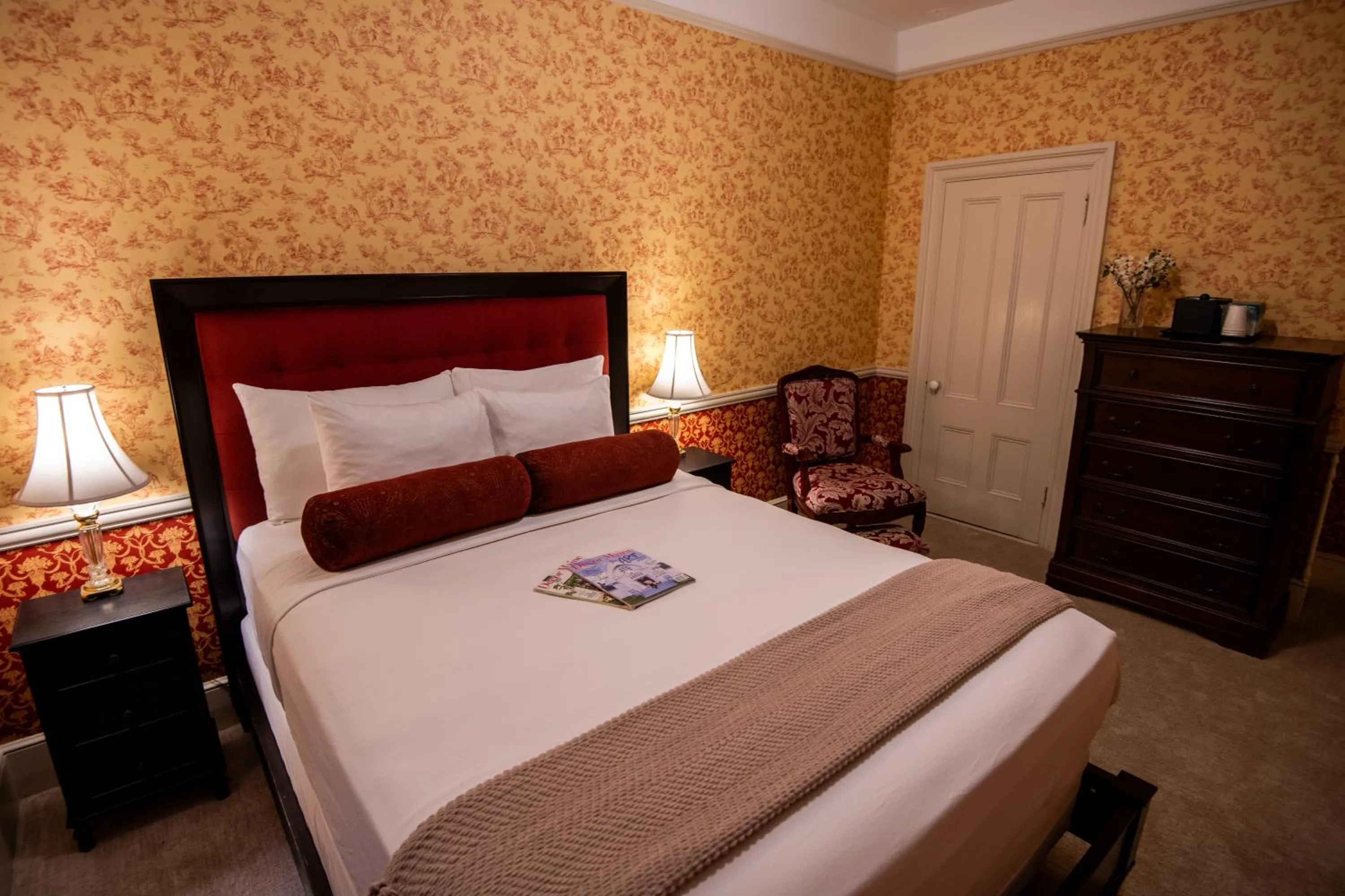 Bedroom, Bed in The Primrose