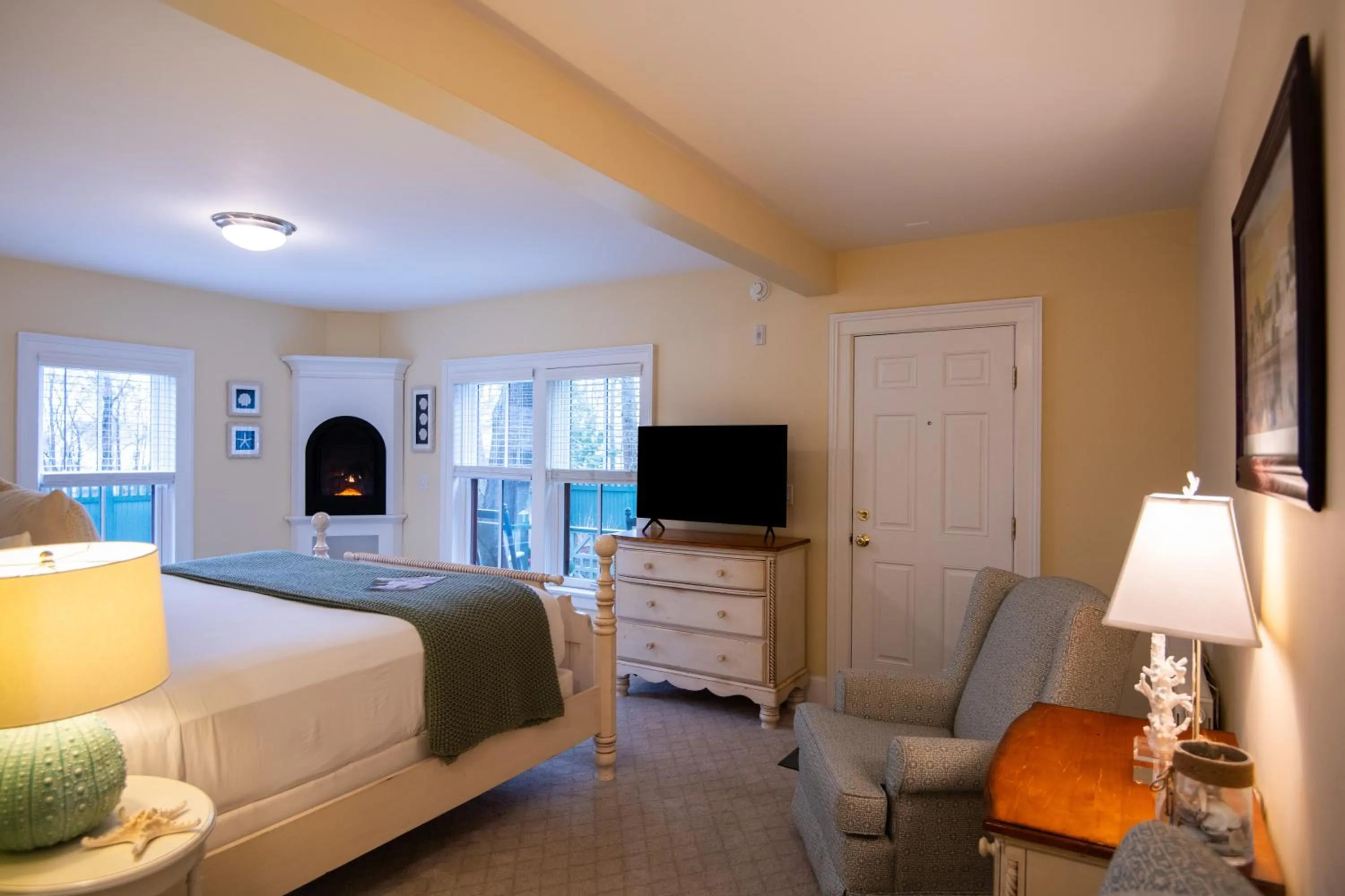 Photo of the whole room, Bed in The Primrose