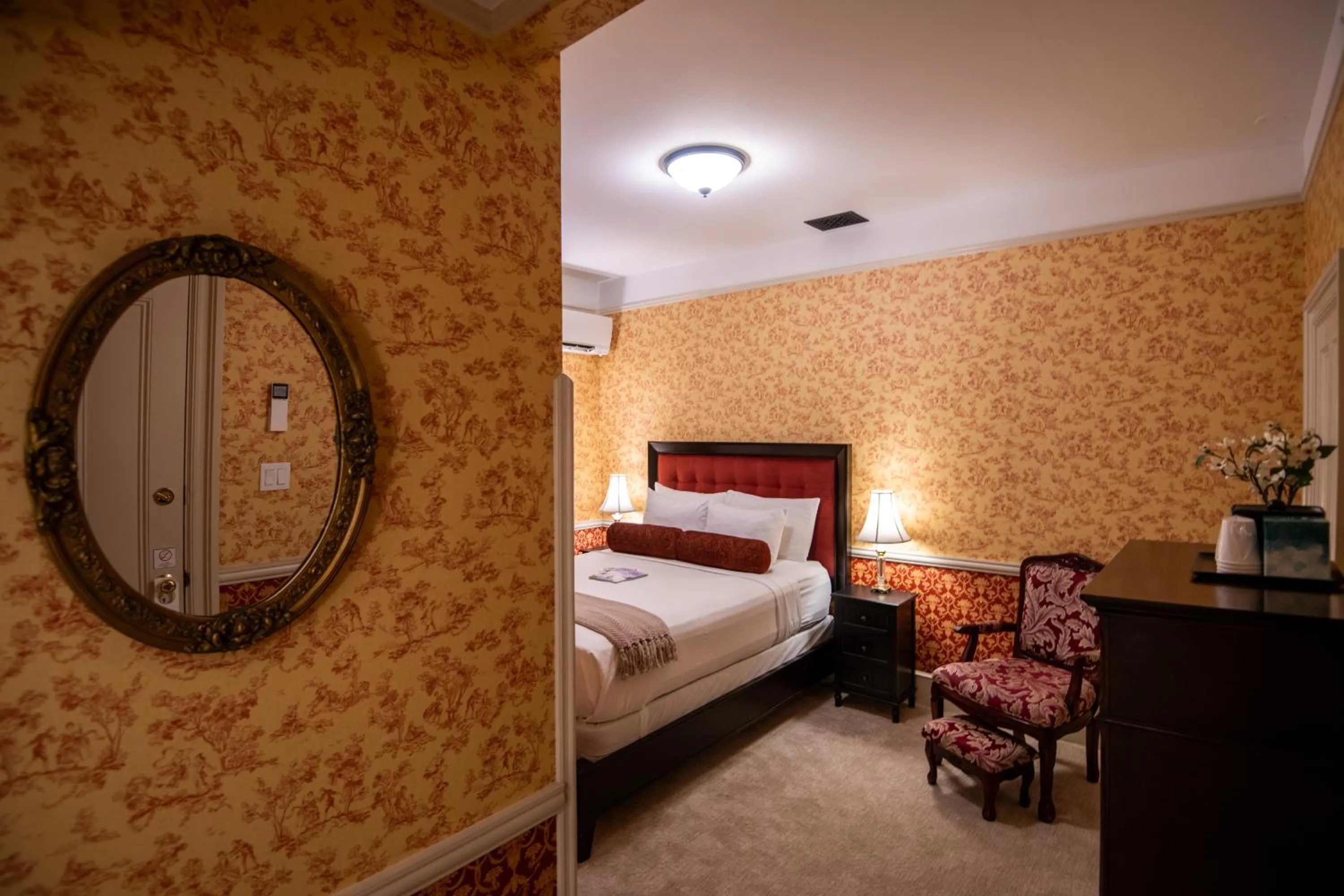 Bedroom, Bed in The Primrose