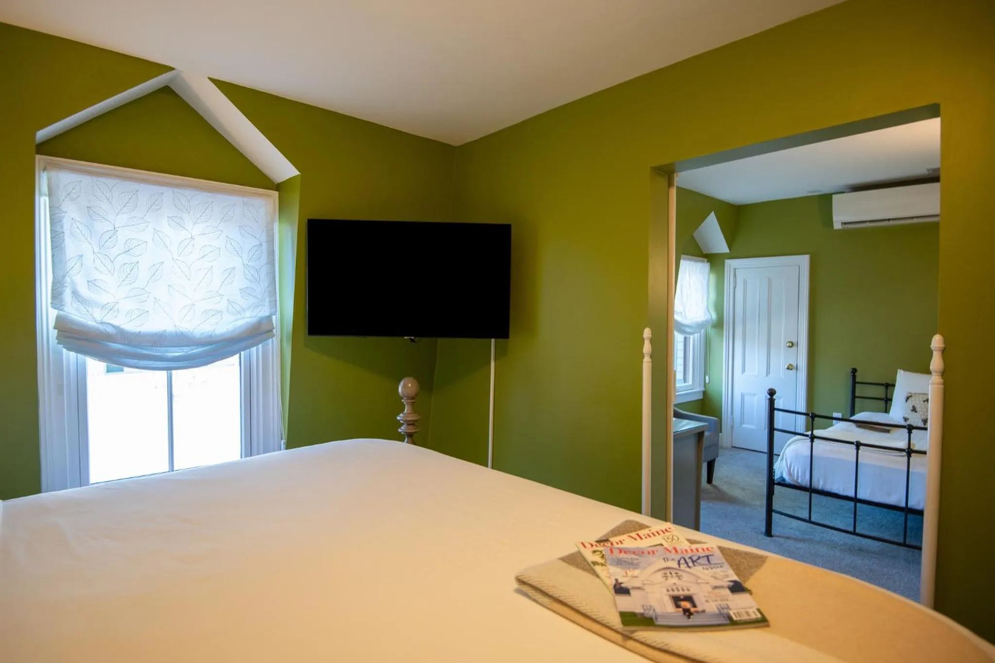 Photo of the whole room, Bed in The Primrose