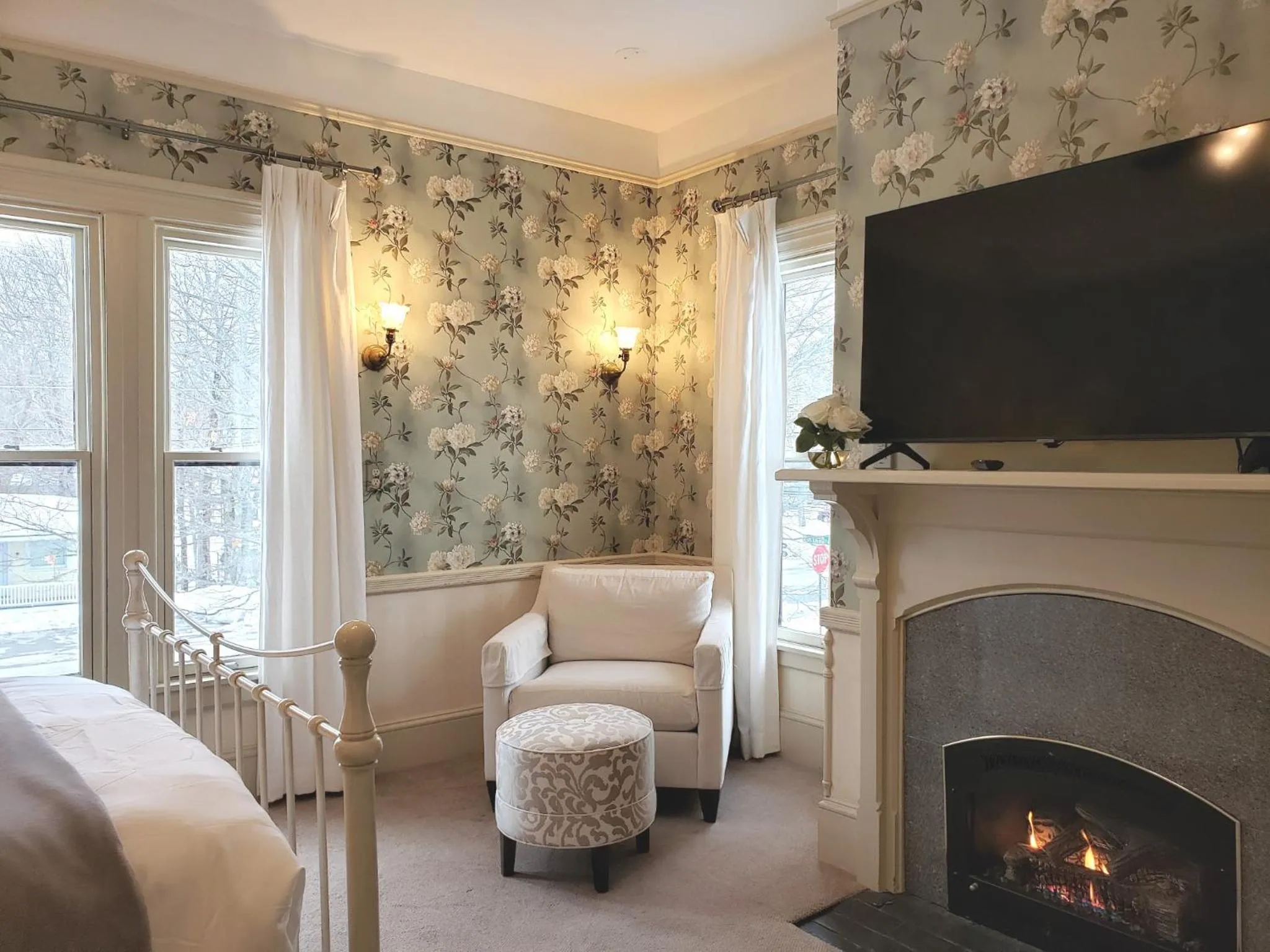 Seating area, Bed in The Primrose