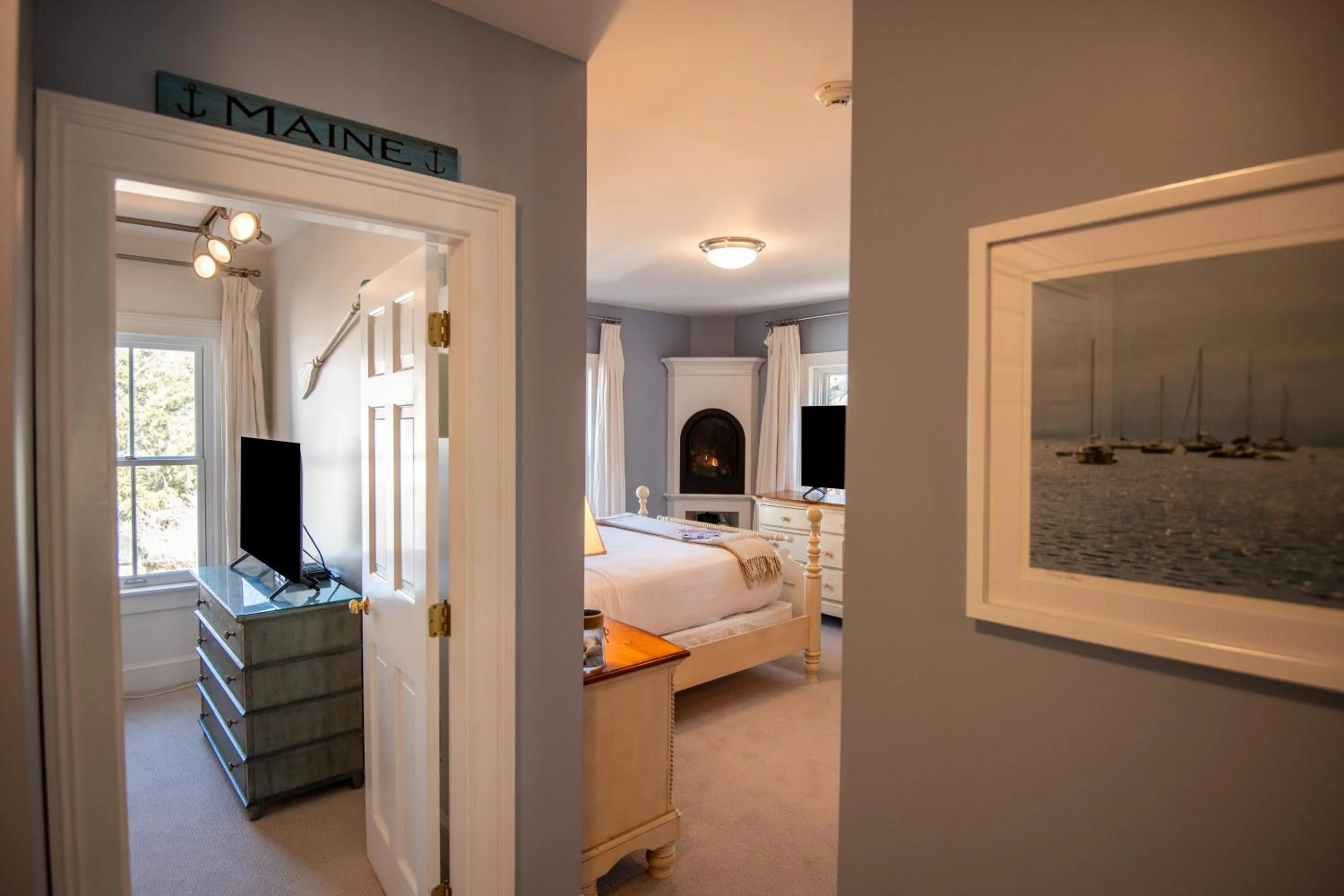 Photo of the whole room, Bed in The Primrose