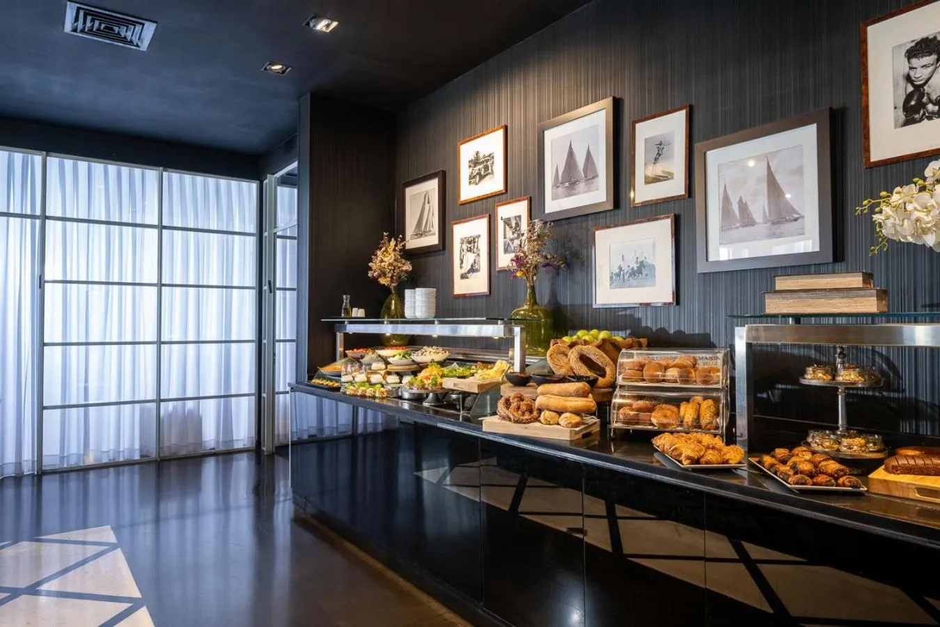 Communal lounge/ TV room in Leonardo Boutique Hotel Tel Aviv