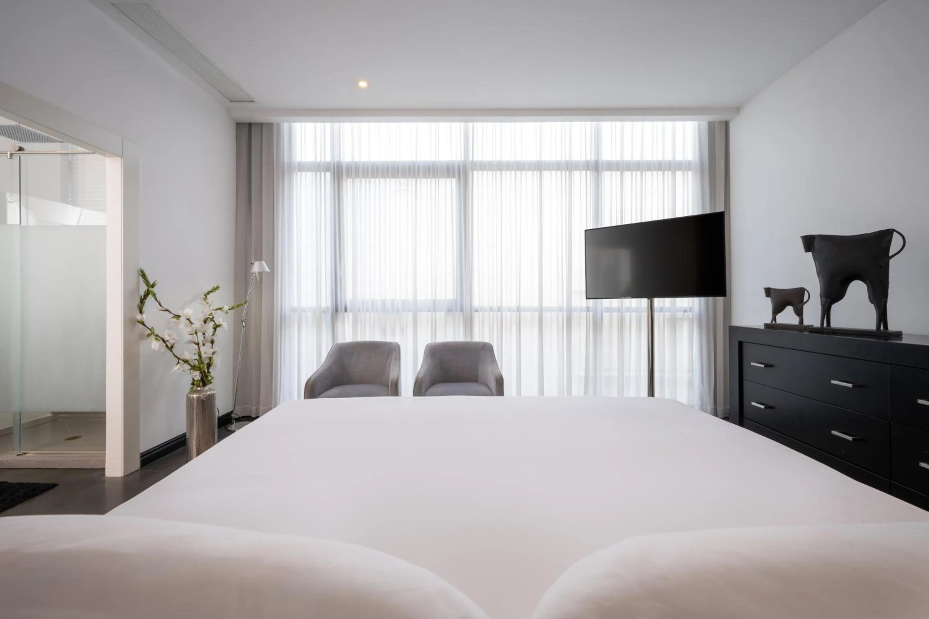 Bedroom, Bed in Leonardo Boutique Hotel Tel Aviv