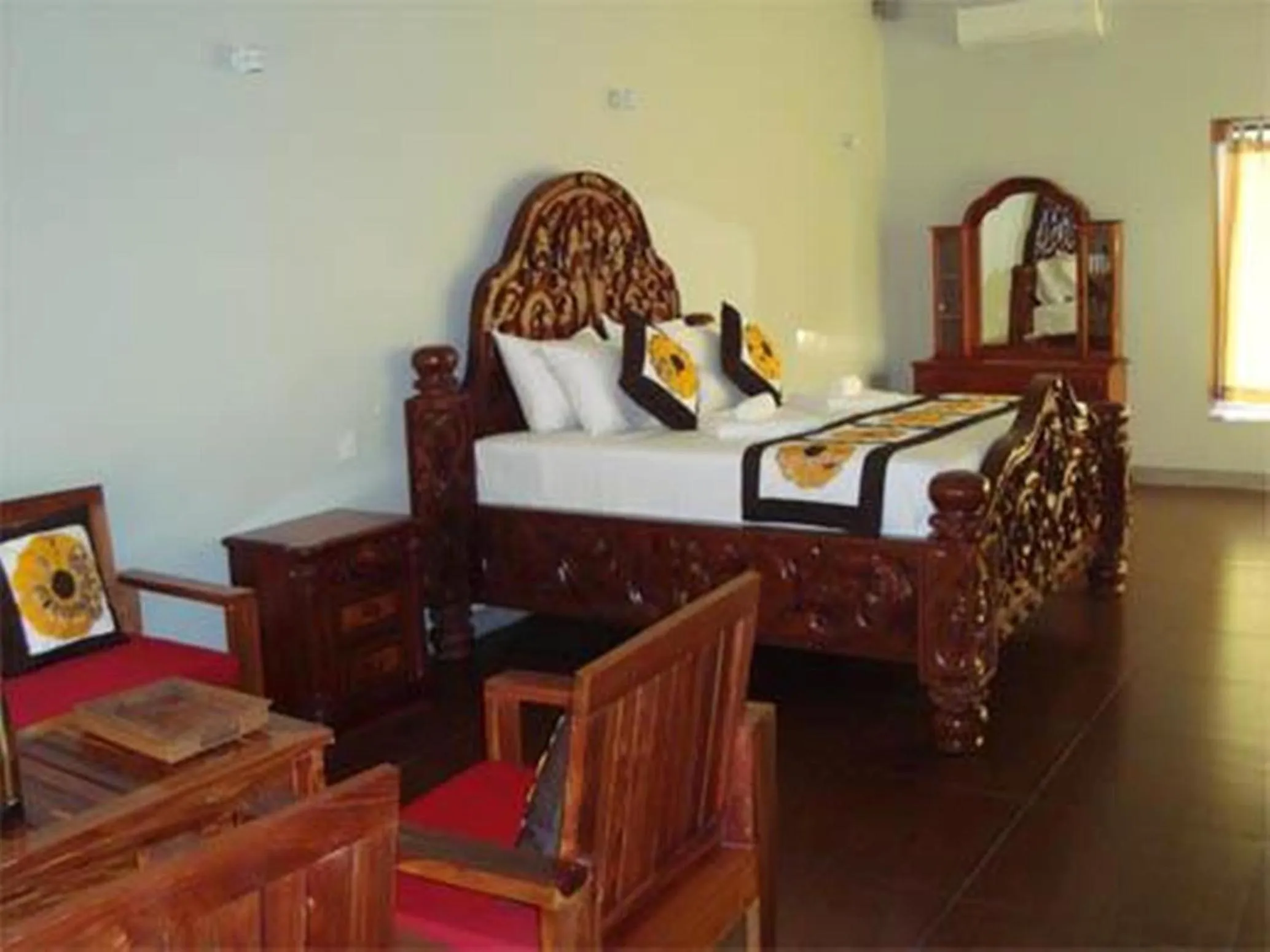 Photo of the whole room, Bed in Memoria Palace & Resort