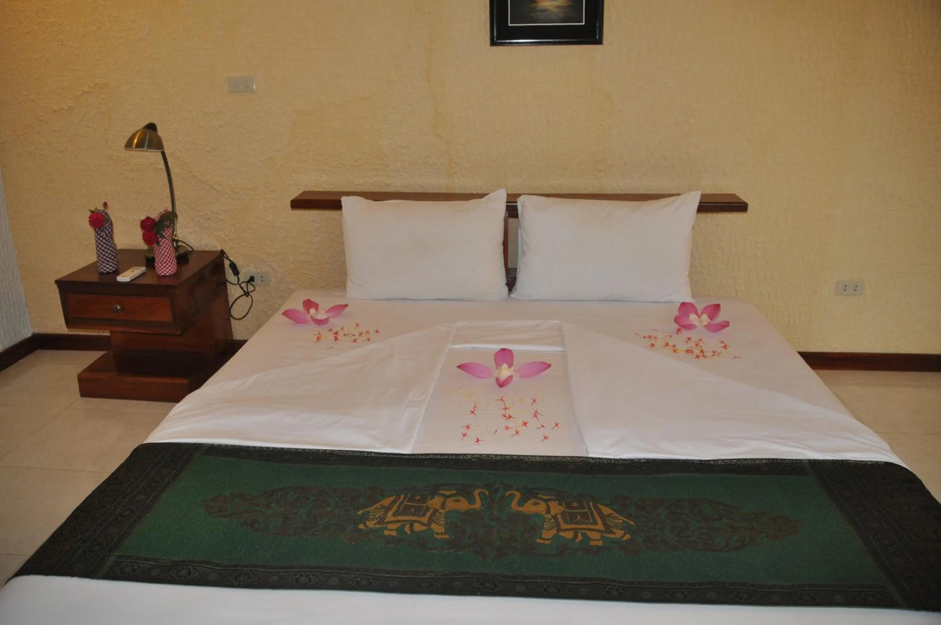 Bed in Memoria Palace & Resort