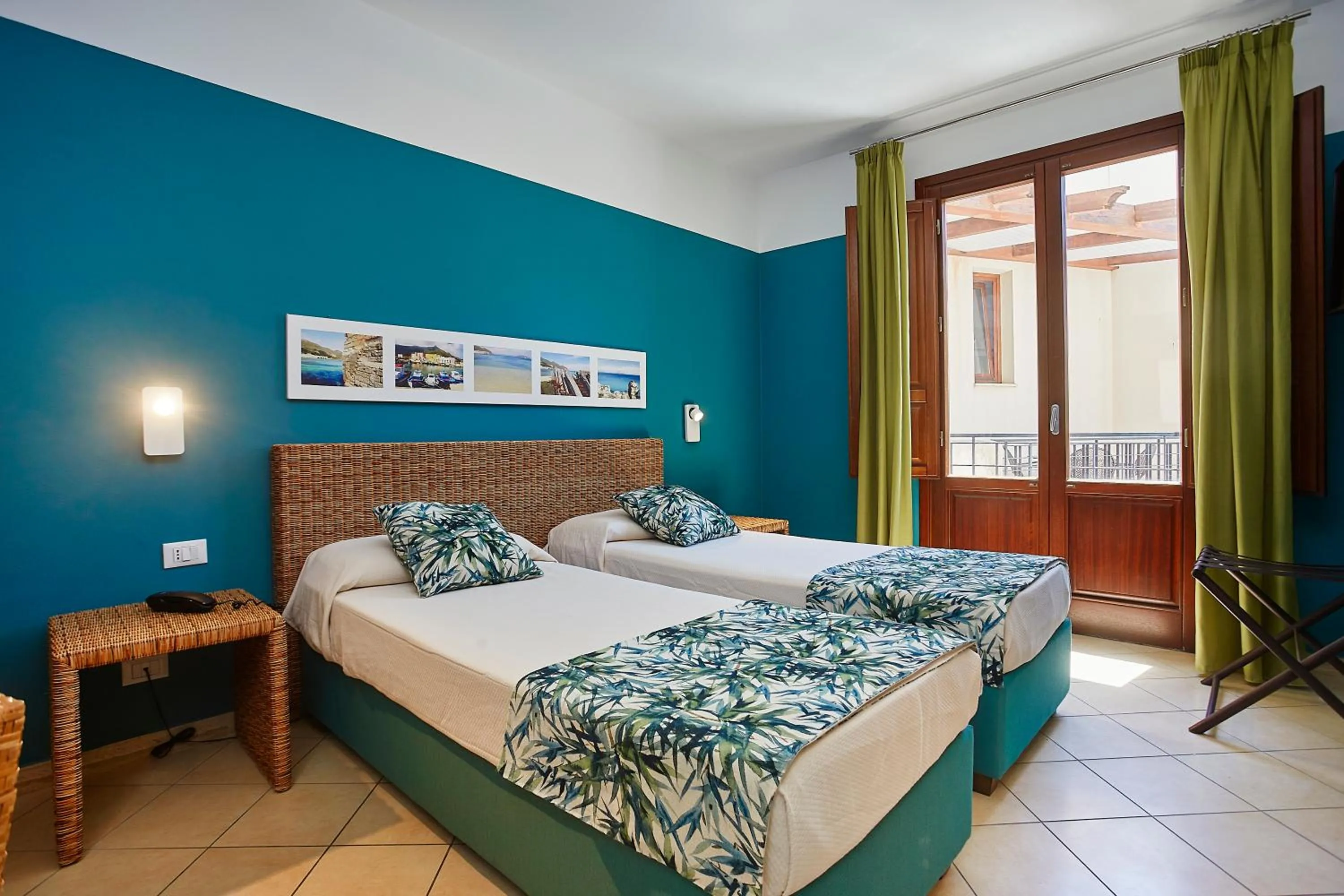 Guests, Bed in Insula Hotel