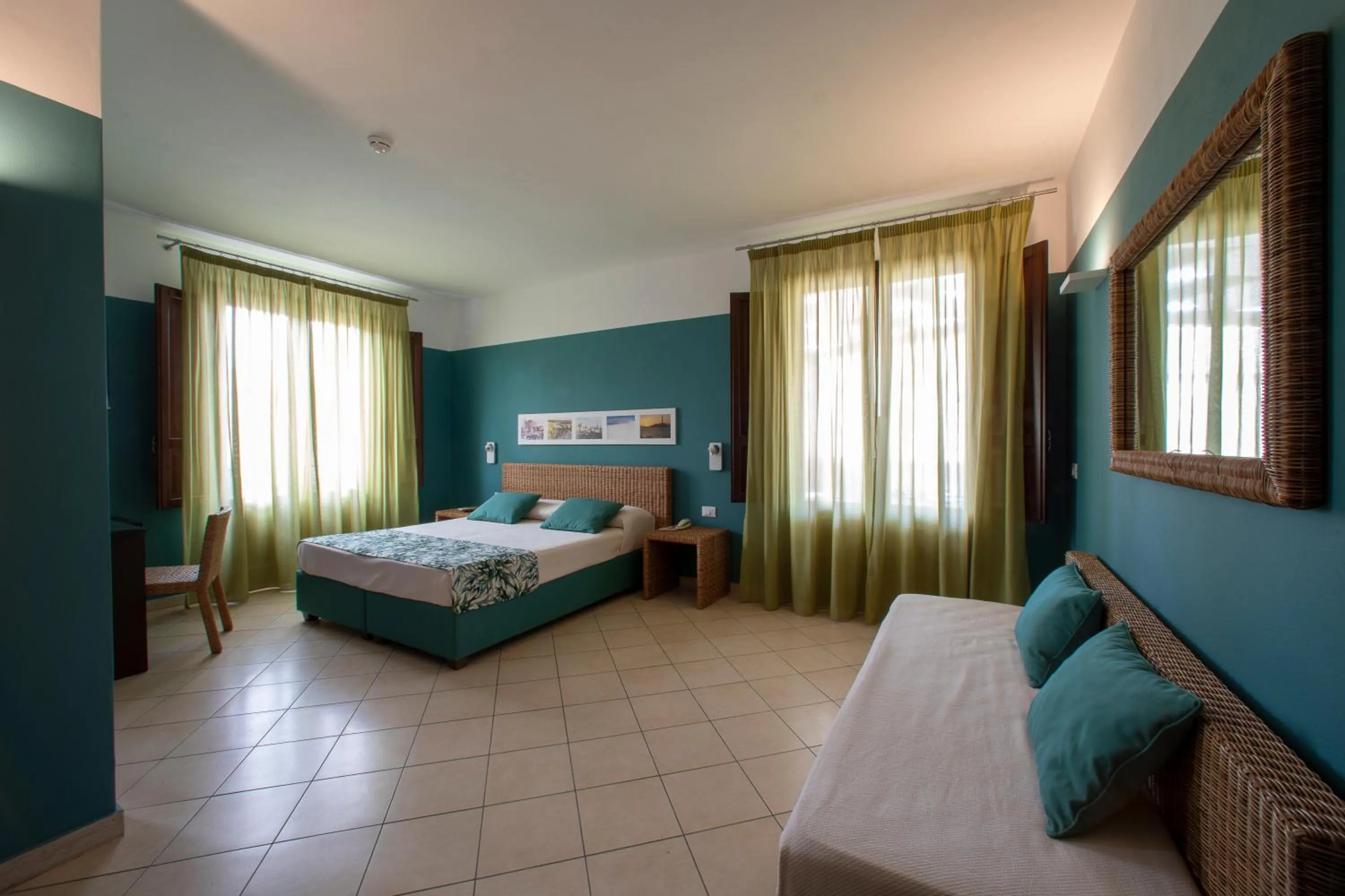 Photo of the whole room, Bed in Insula Hotel