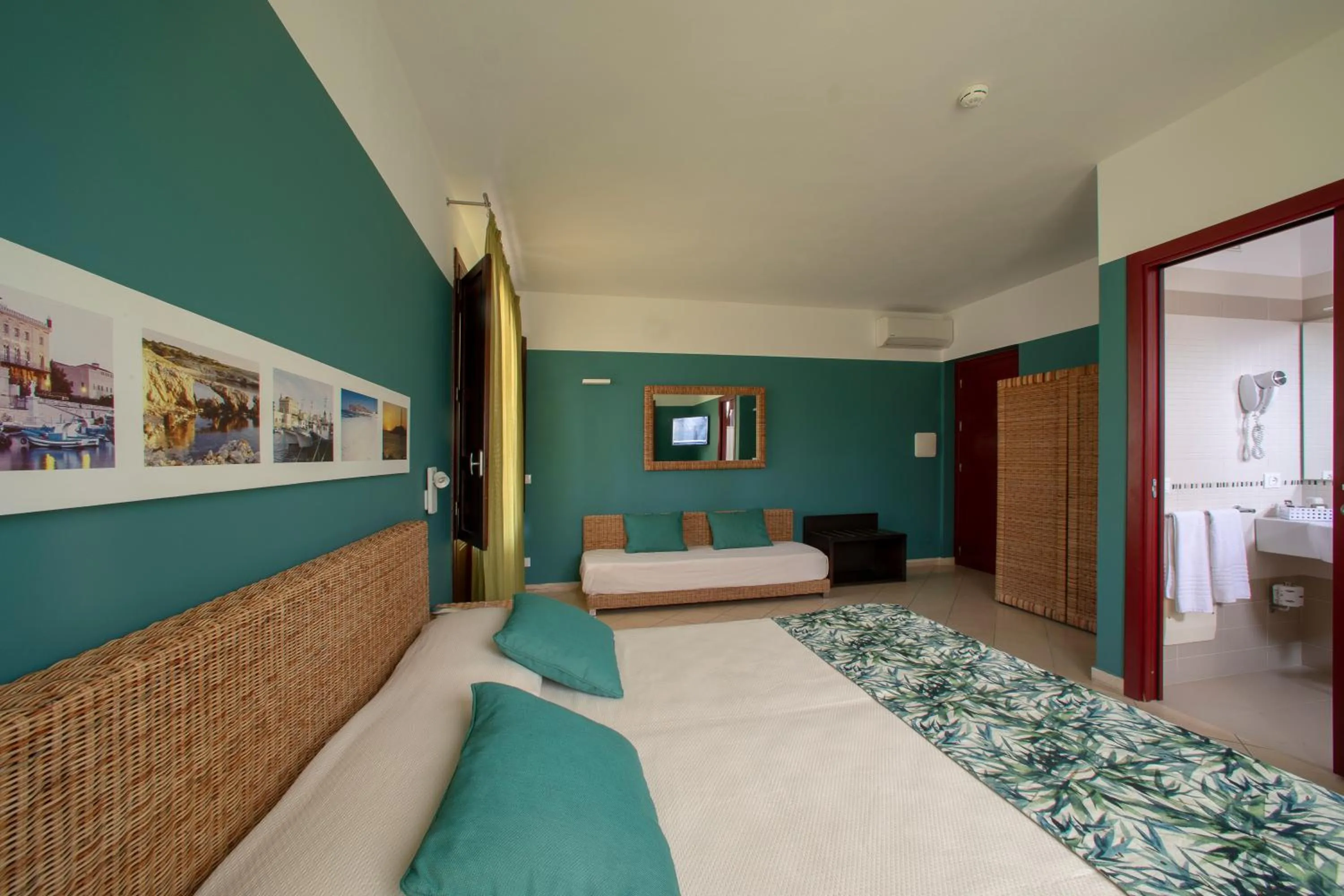 Bedroom, Bed in Insula Hotel