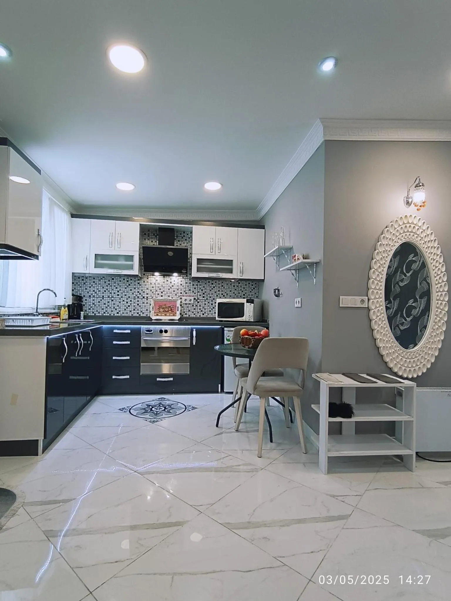 Kitchen or kitchenette in Little Palace Blue Apartment